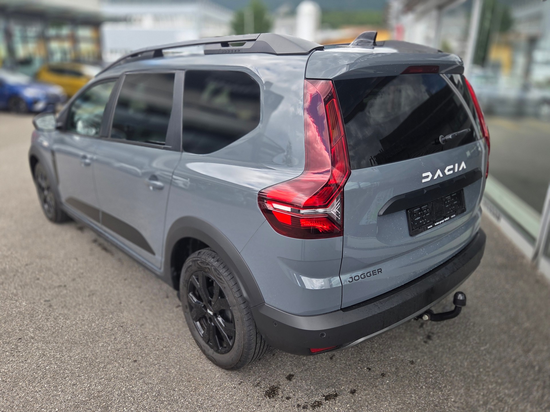 DACIA Jogger TCe 110 Extreme 5-Plätzer / Anhängerkupplung-image-3