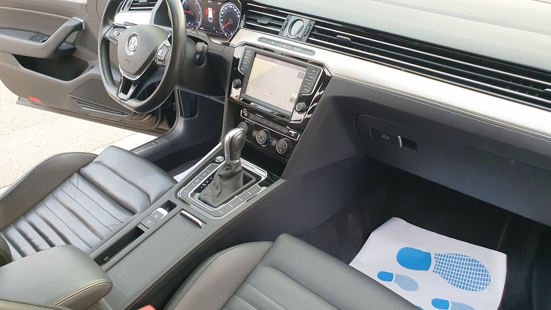 VW Passat Variant 2.0 TDI BMT Highline DSG 4Motion-image-17