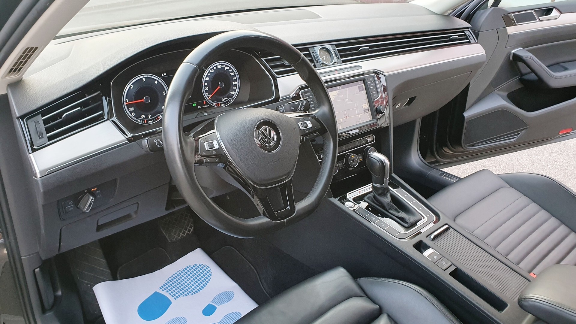 VW Passat Variant 2.0 TDI BMT Highline DSG 4Motion-image-12