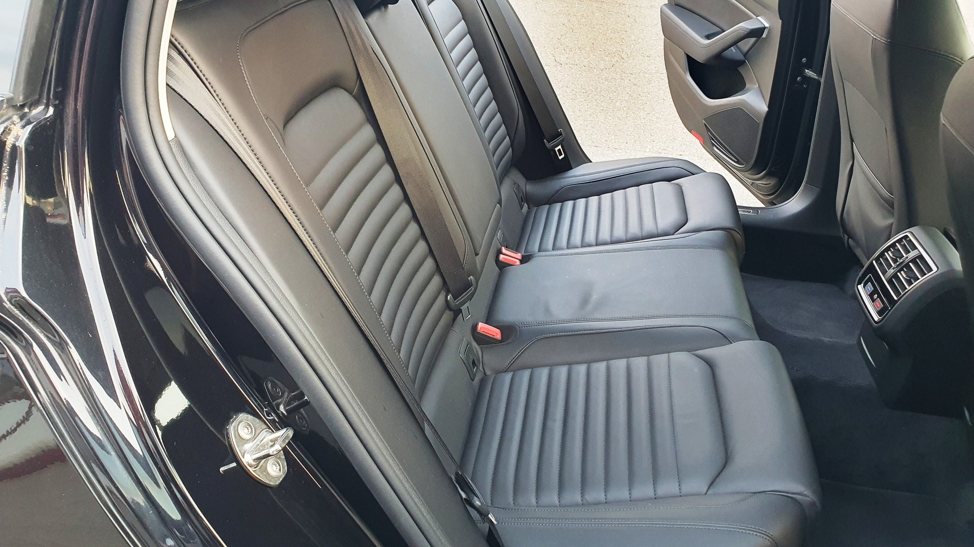 VW Passat Variant 2.0 TDI BMT Highline DSG 4Motion-image-16