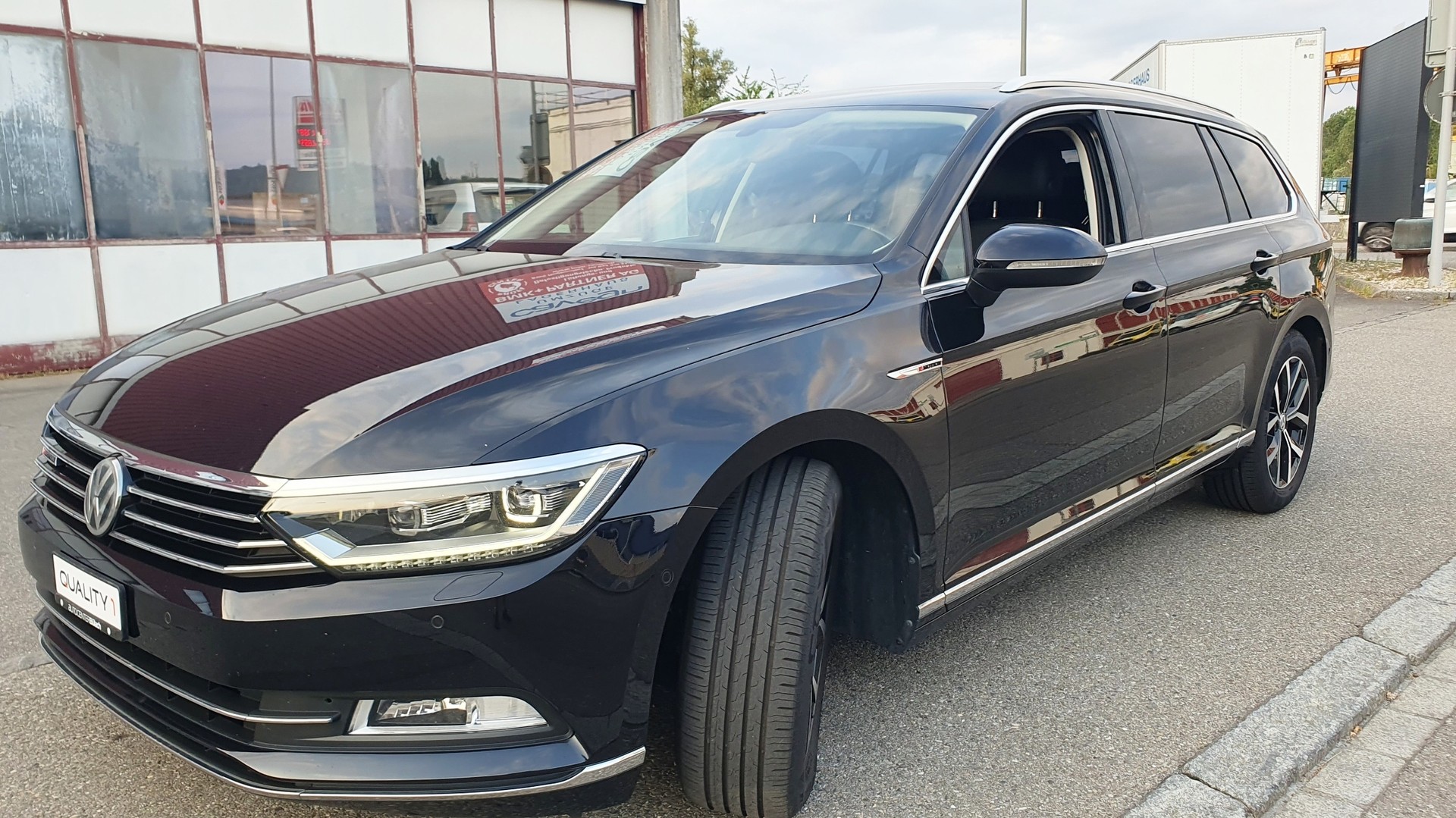 VW Passat Variant 2.0 TDI BMT Highline DSG 4Motion-image-6