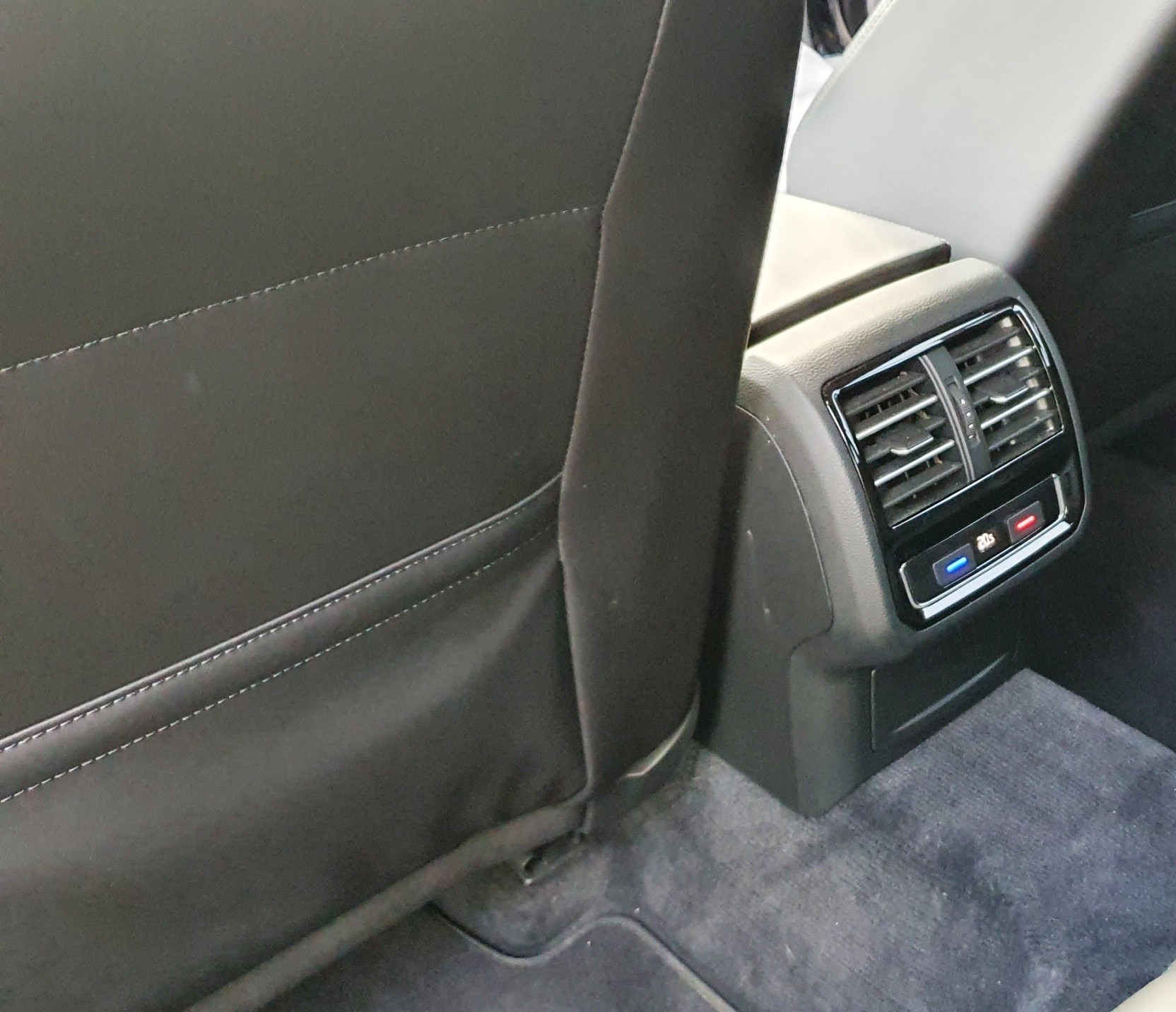 VW Passat Variant 2.0 TDI BMT Highline DSG 4Motion-image-15