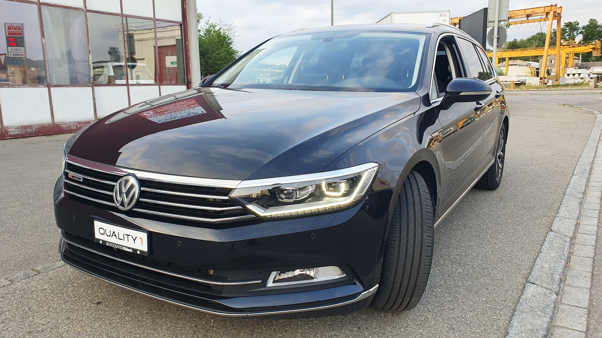 VW Passat Variant 2.0 TDI BMT Highline DSG 4Motion-image-5