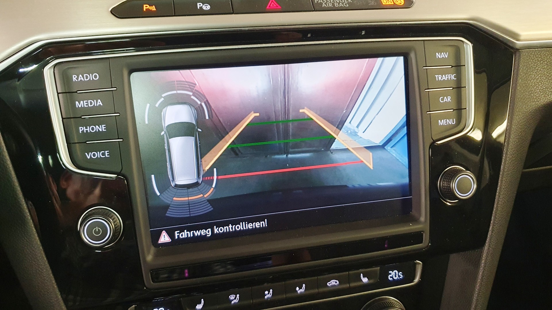 VW Passat Variant 2.0 TDI BMT Highline DSG 4Motion-image-22