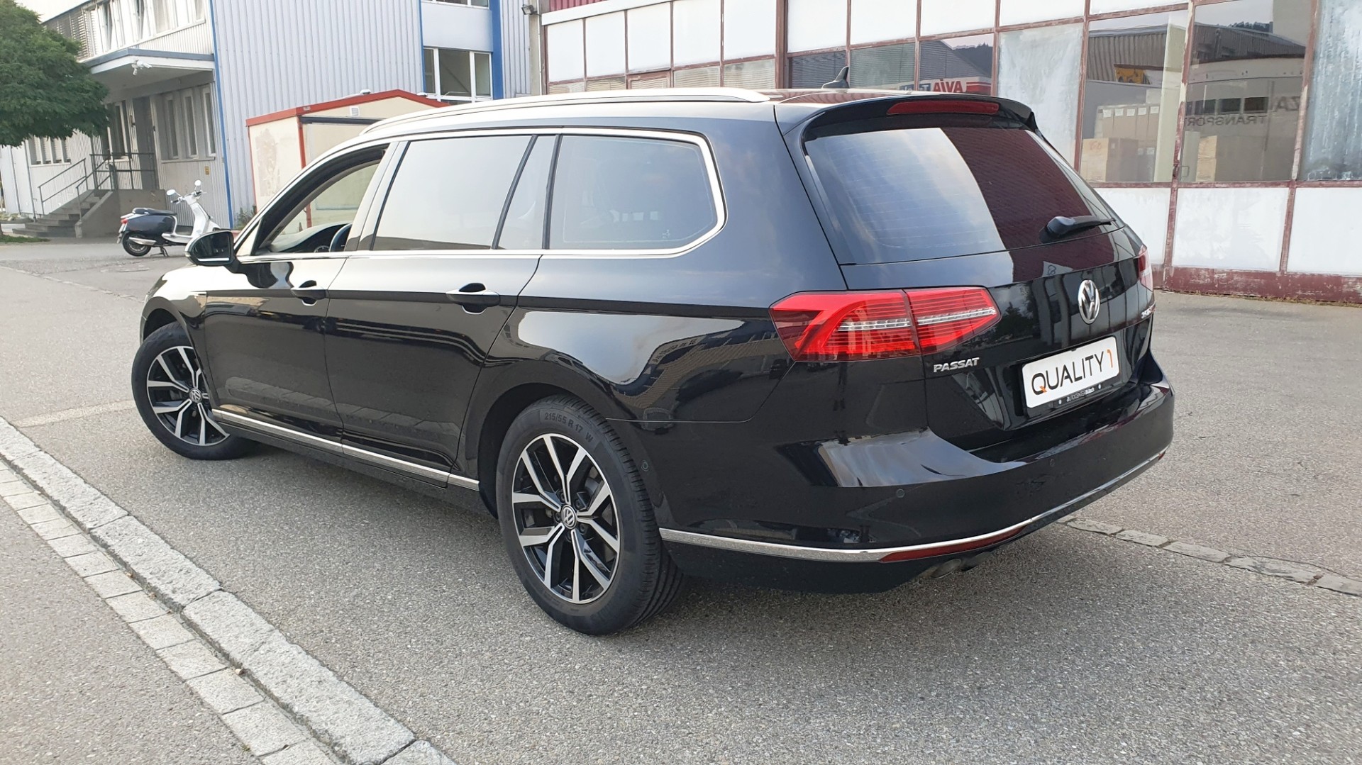 VW Passat Variant 2.0 TDI BMT Highline DSG 4Motion-image-7