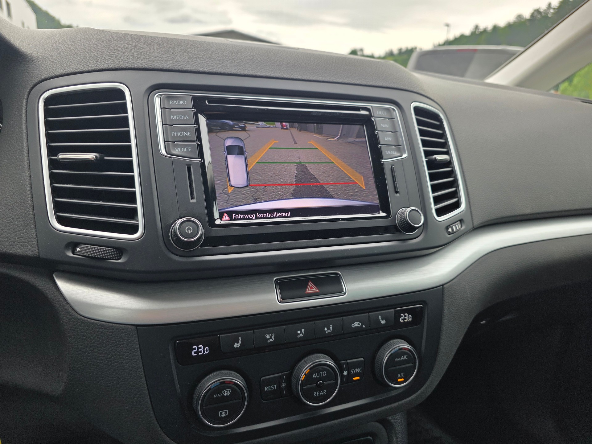 VW Sharan 1.4 TSI BlMT Comfortline DSG-image-13