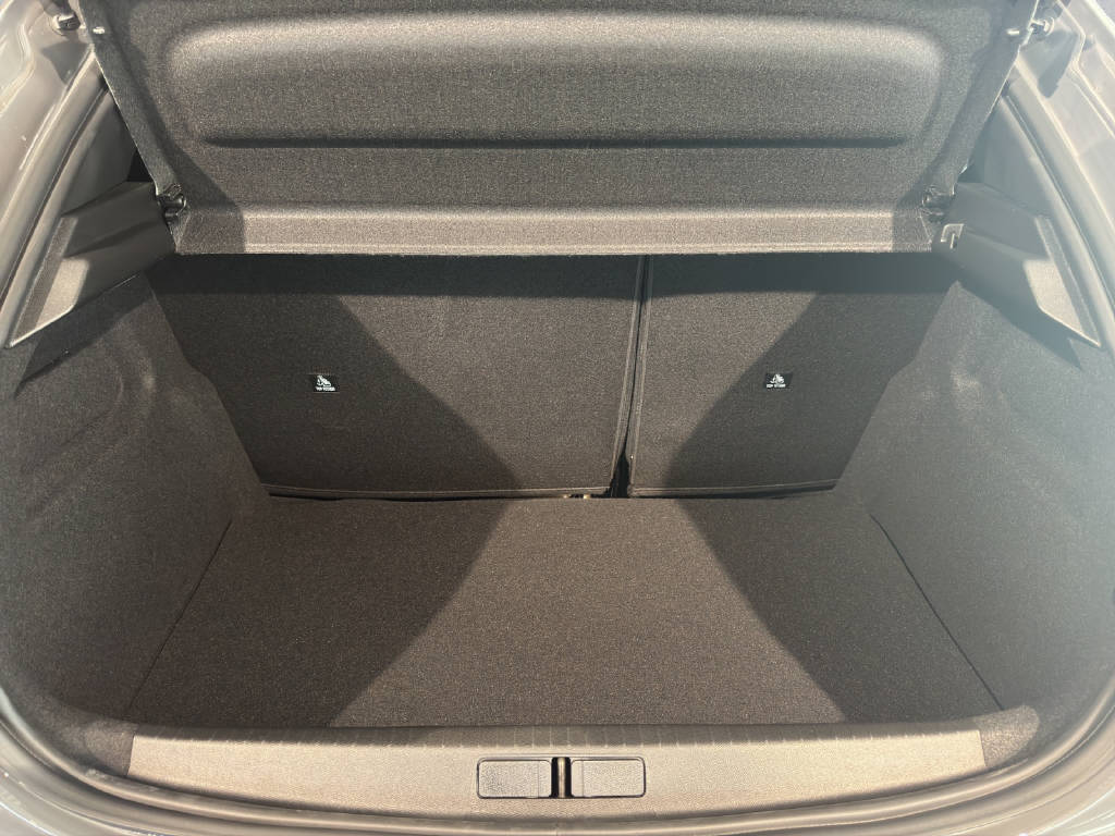 PEUGEOT 208 1.2 Hybrid Allure-image-7