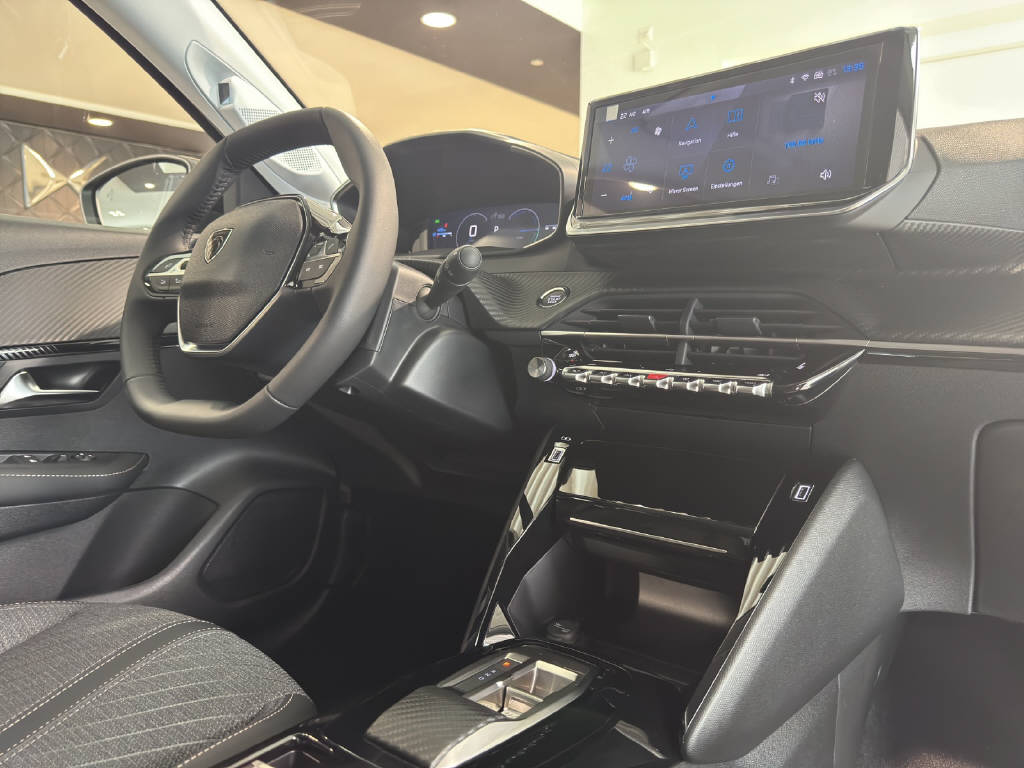 PEUGEOT 208 1.2 Hybrid Allure-image-10