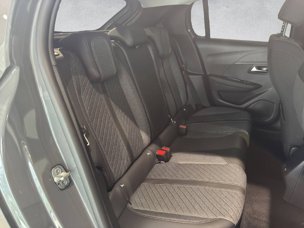 PEUGEOT 208 1.2 Hybrid Allure-image-12