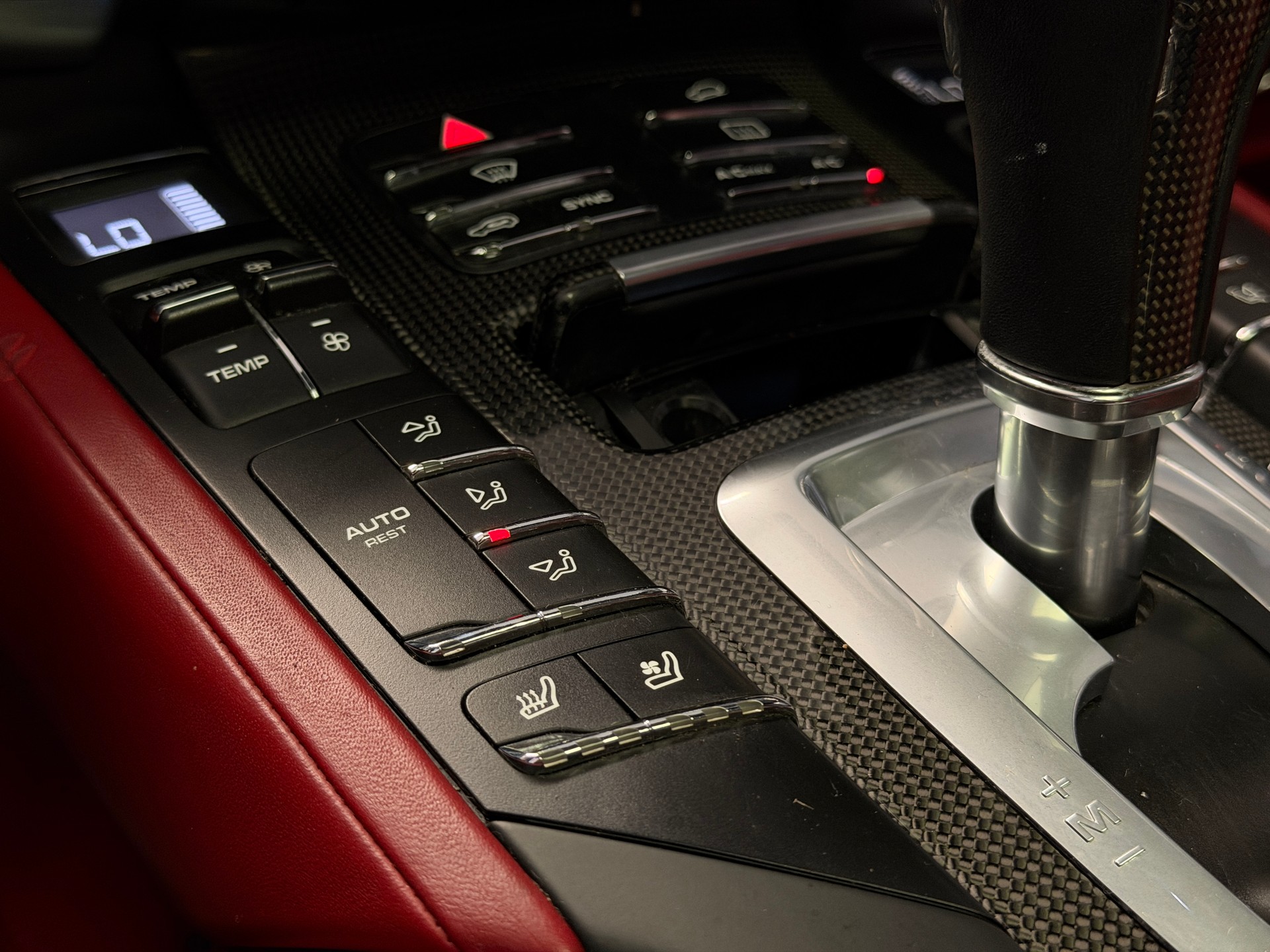 PORSCHE Cayenne Turbo-image-15