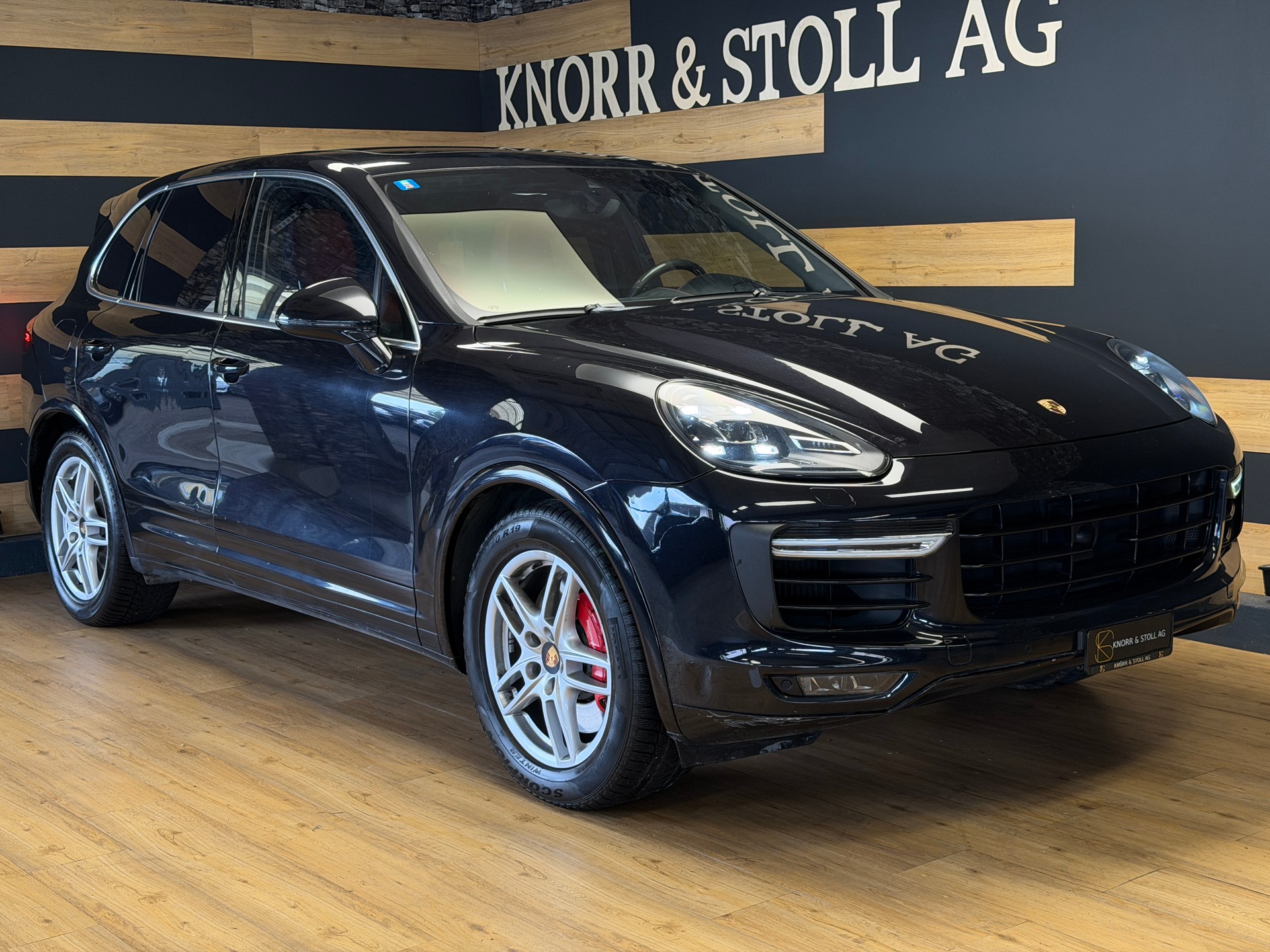 PORSCHE Cayenne Turbo-image-1