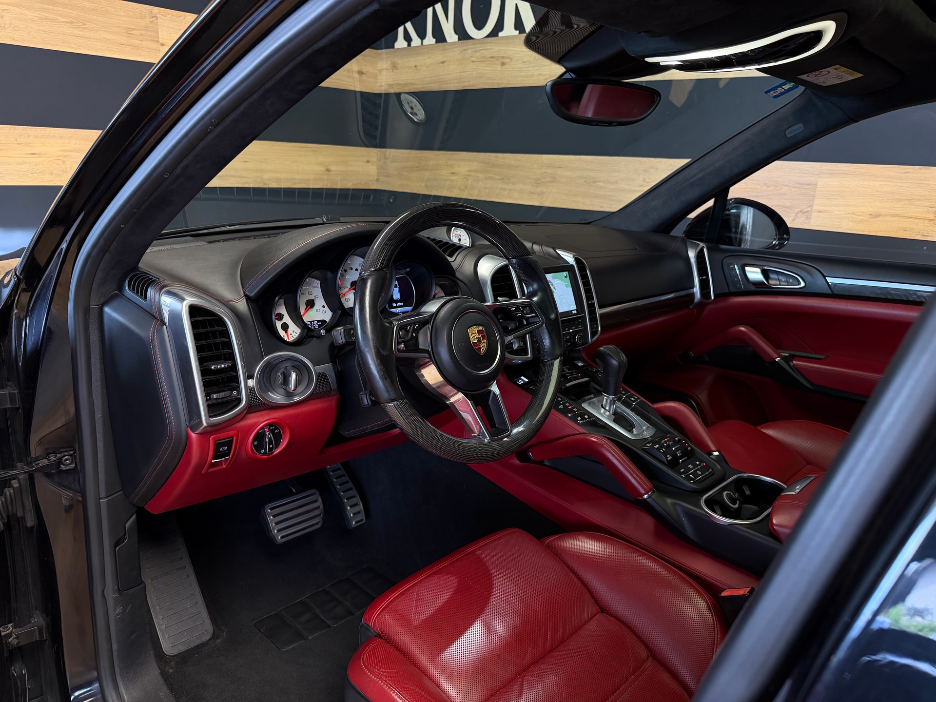 PORSCHE Cayenne Turbo-image-19