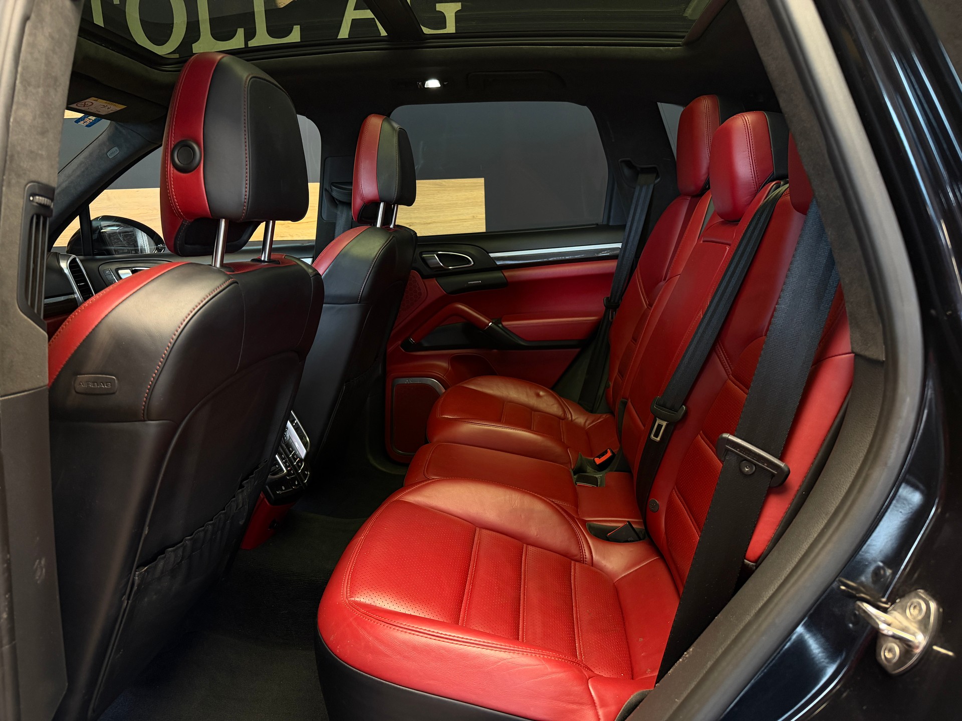 PORSCHE Cayenne Turbo-image-24
