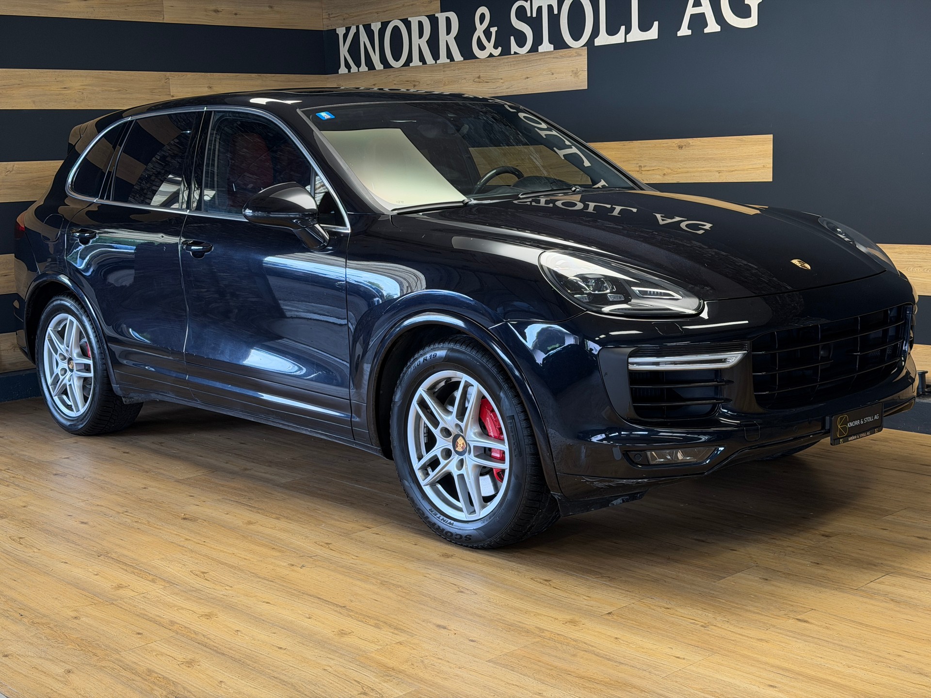 PORSCHE Cayenne Turbo-image-2