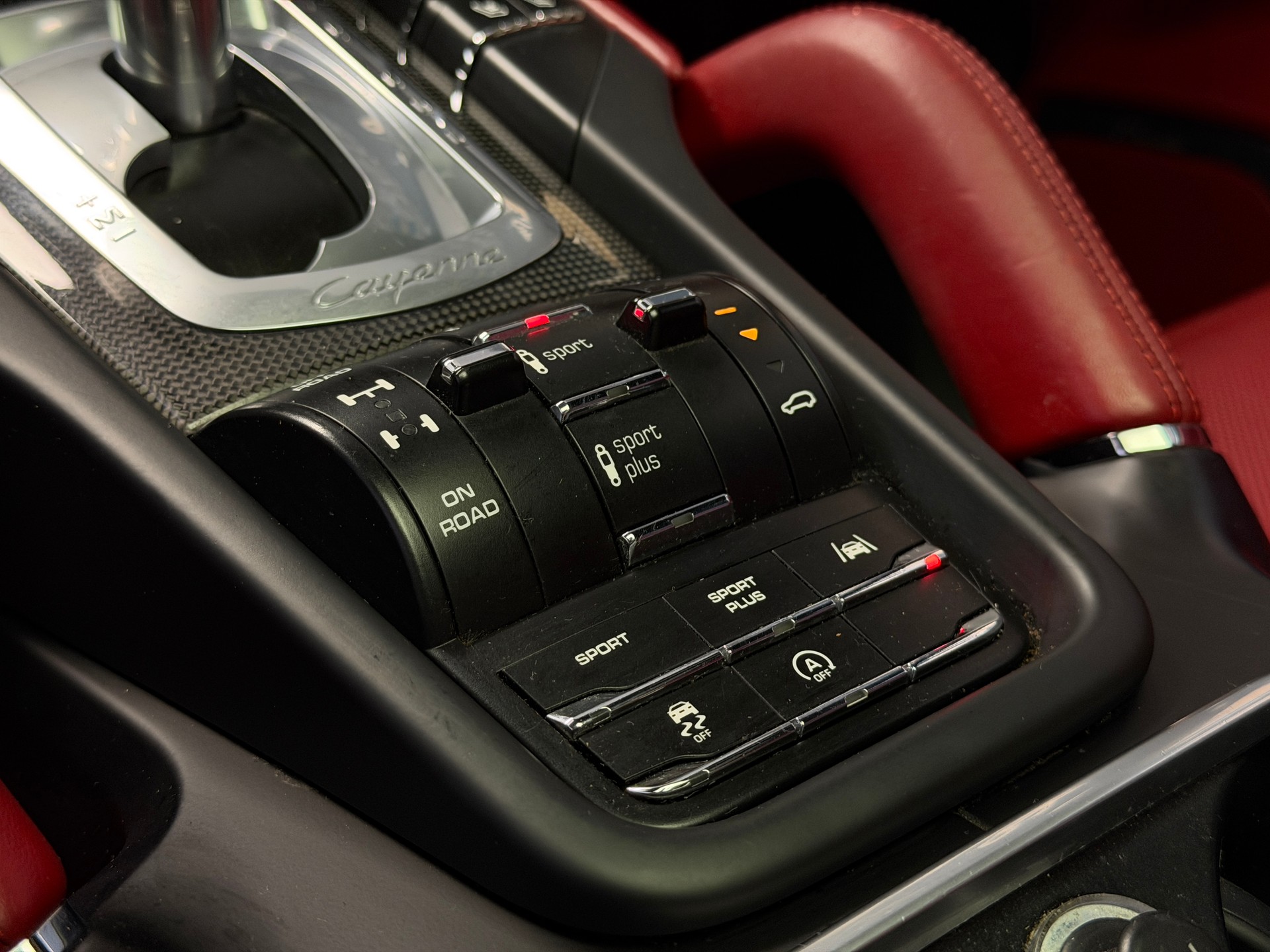 PORSCHE Cayenne Turbo-image-17