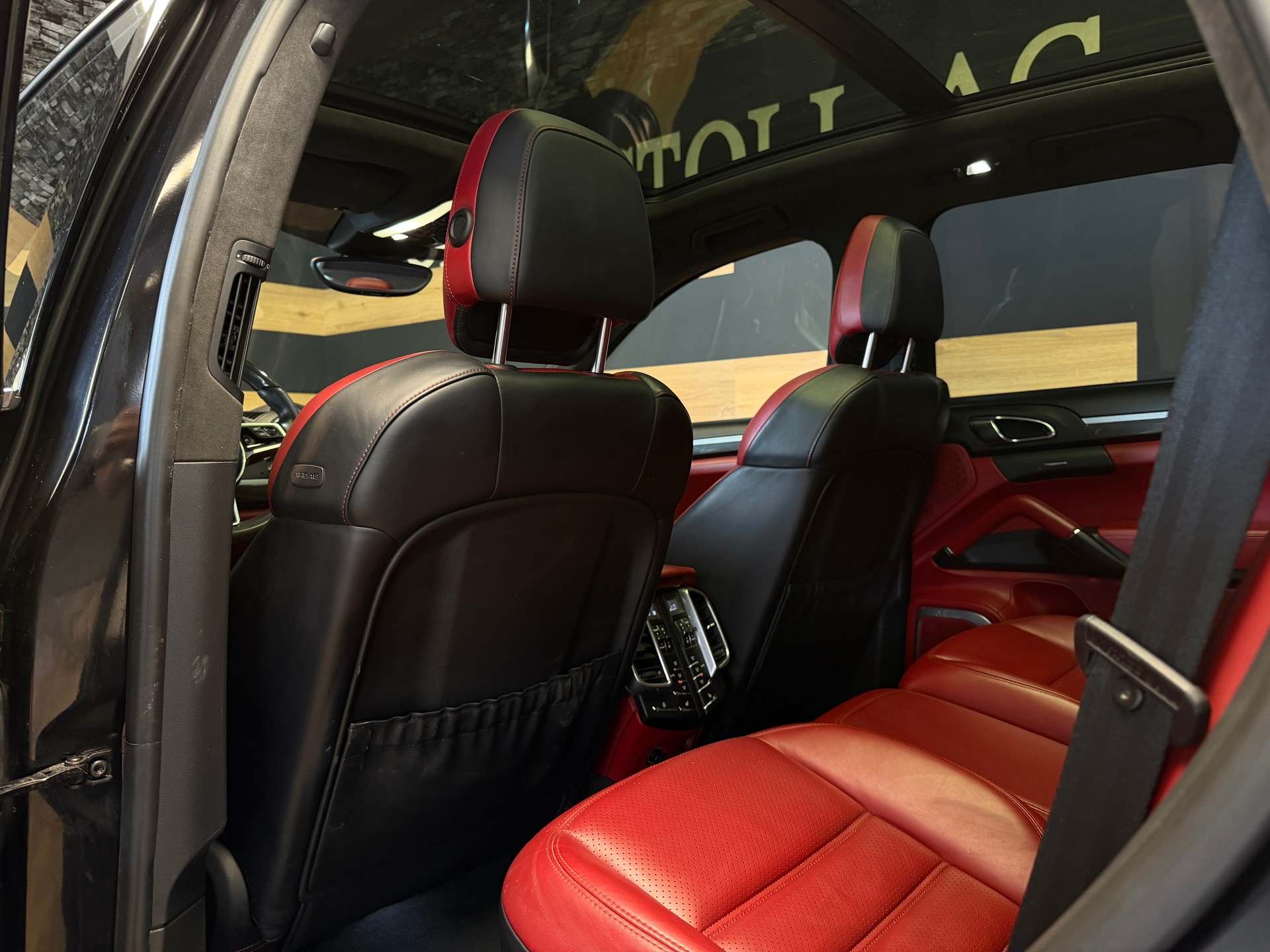 PORSCHE Cayenne Turbo-image-23