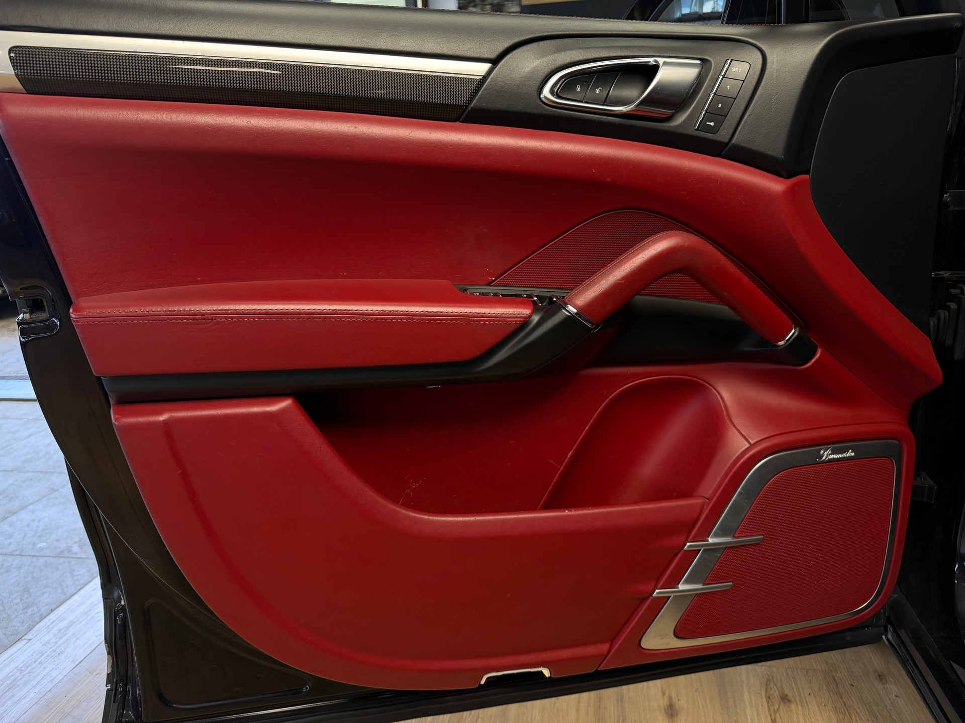 PORSCHE Cayenne Turbo-image-22