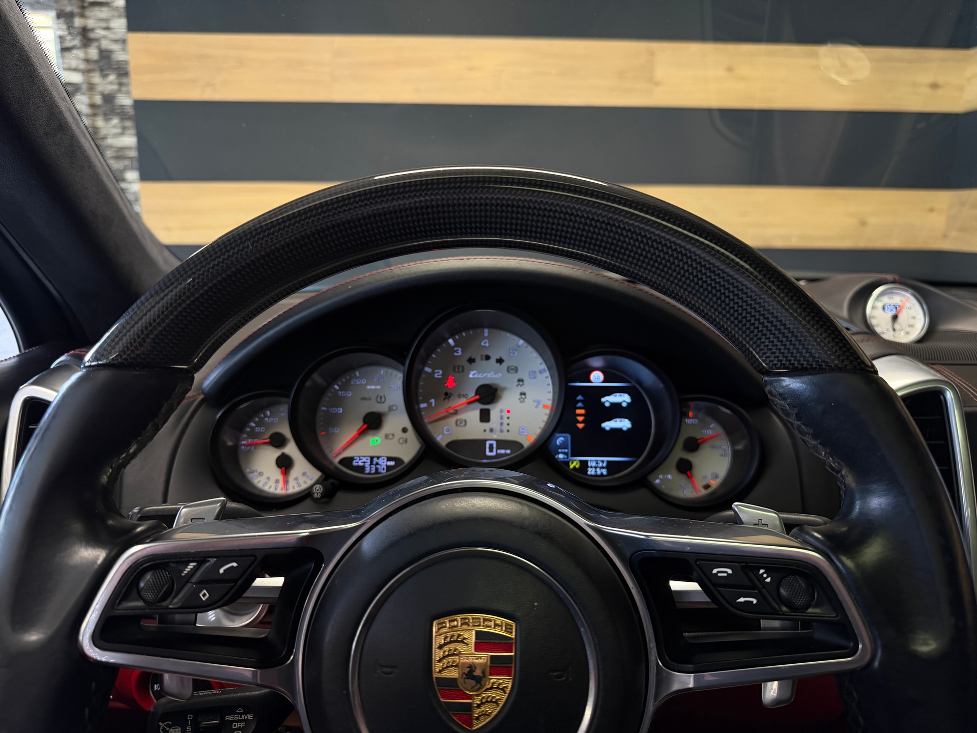 PORSCHE Cayenne Turbo-image-8