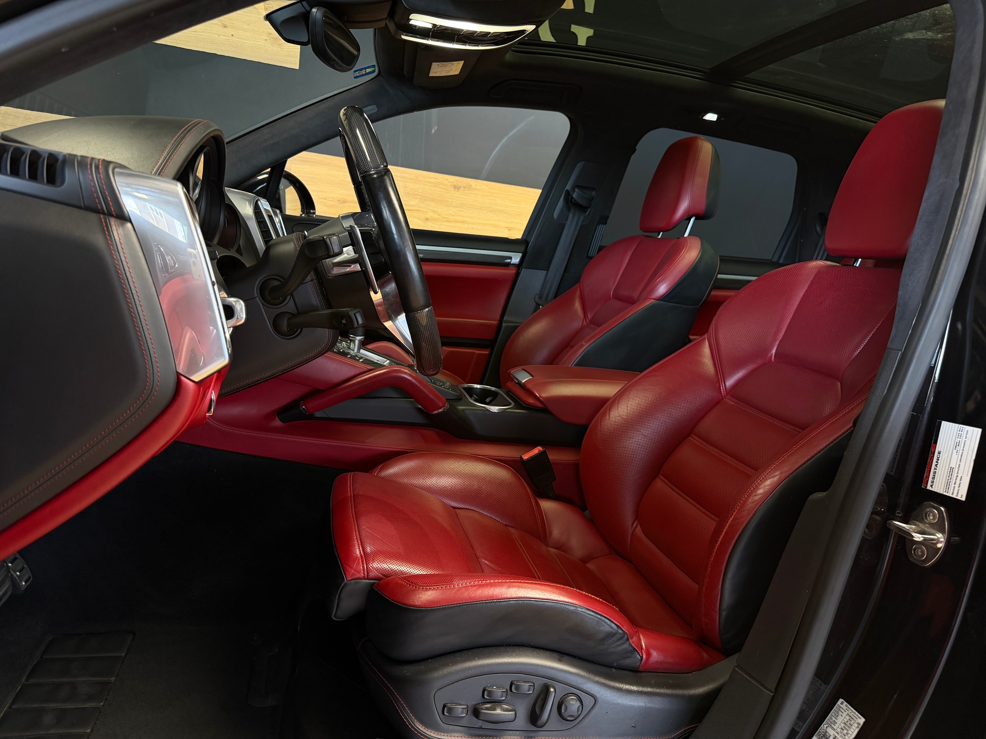 PORSCHE Cayenne Turbo-image-18