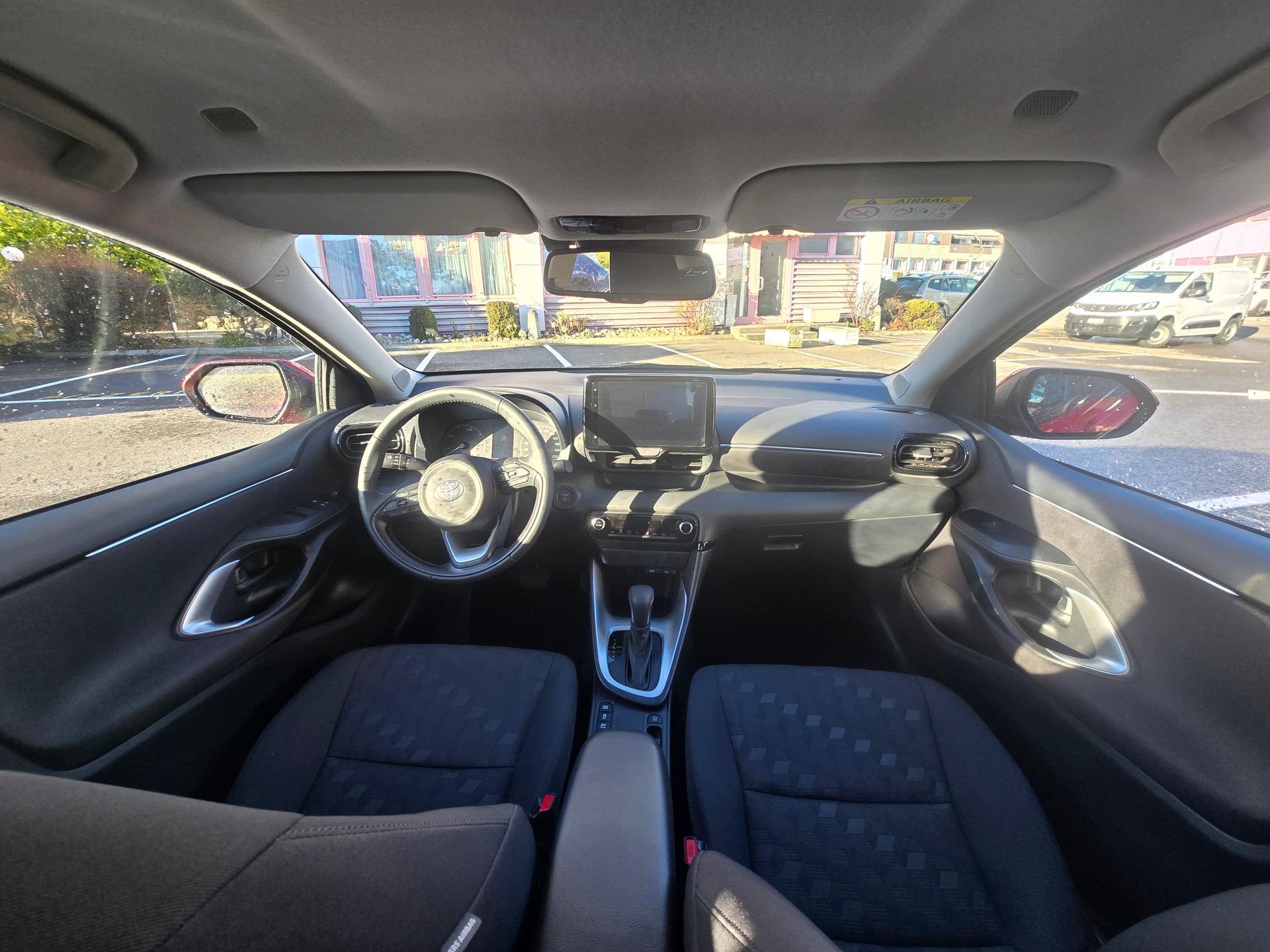 TOYOTA Yaris 1.5 Premium e-CVT-image-7