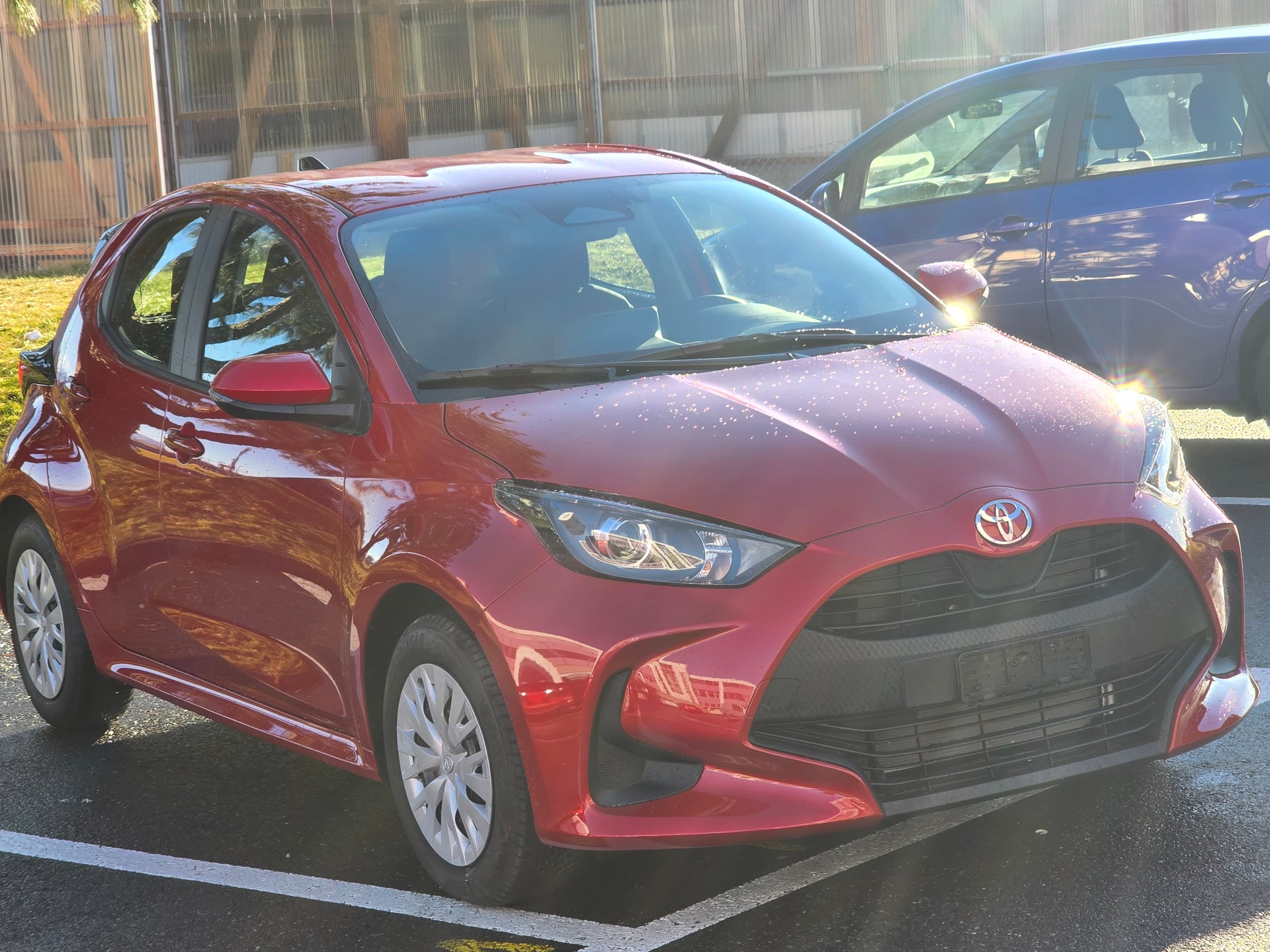 TOYOTA Yaris 1.5 Premium e-CVT-image-2