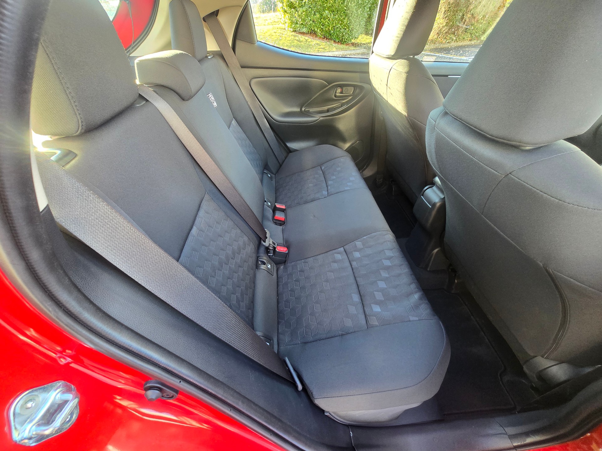 TOYOTA Yaris 1.5 Premium e-CVT-image-6