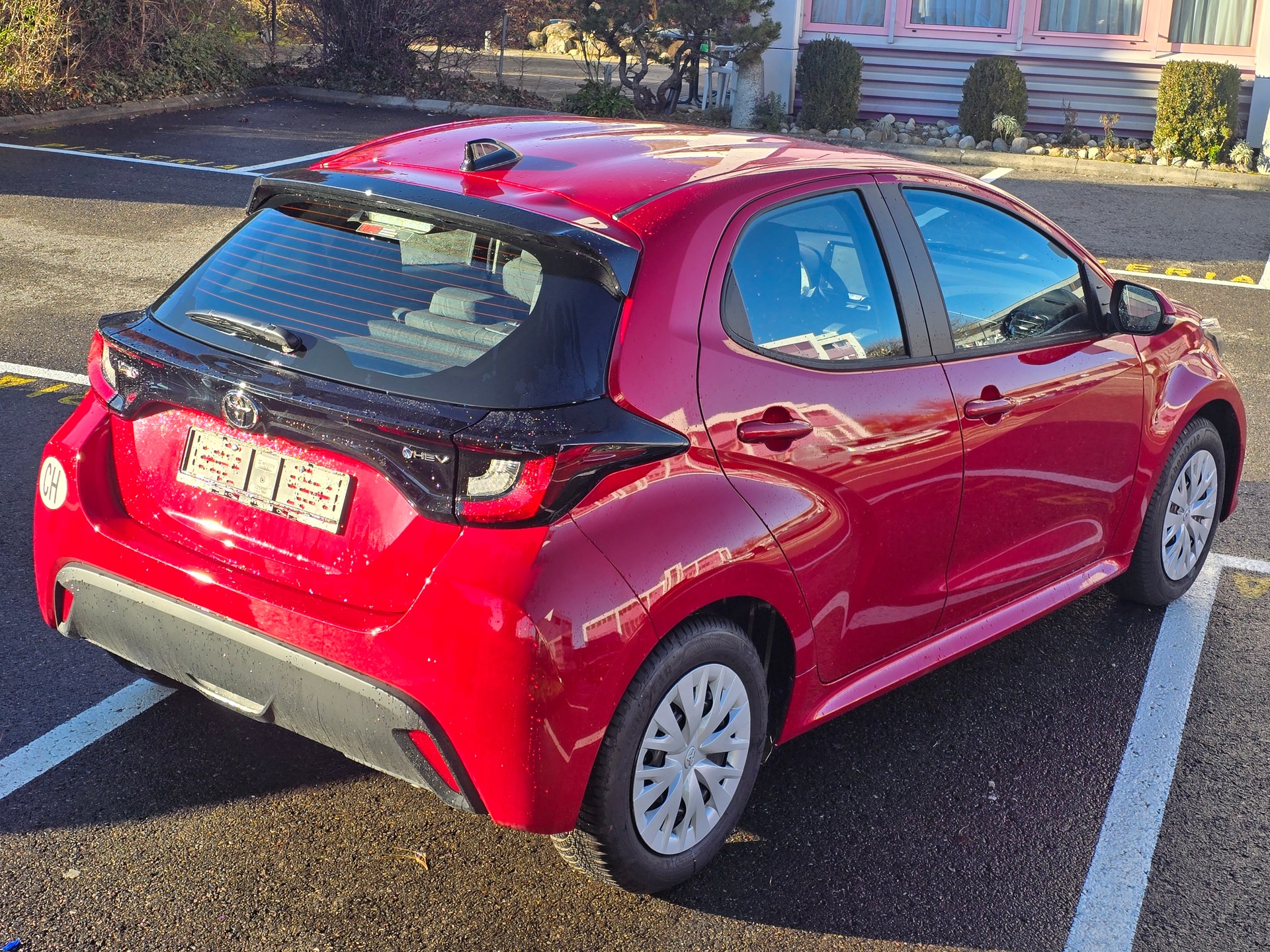 TOYOTA Yaris 1.5 Premium e-CVT-image-3