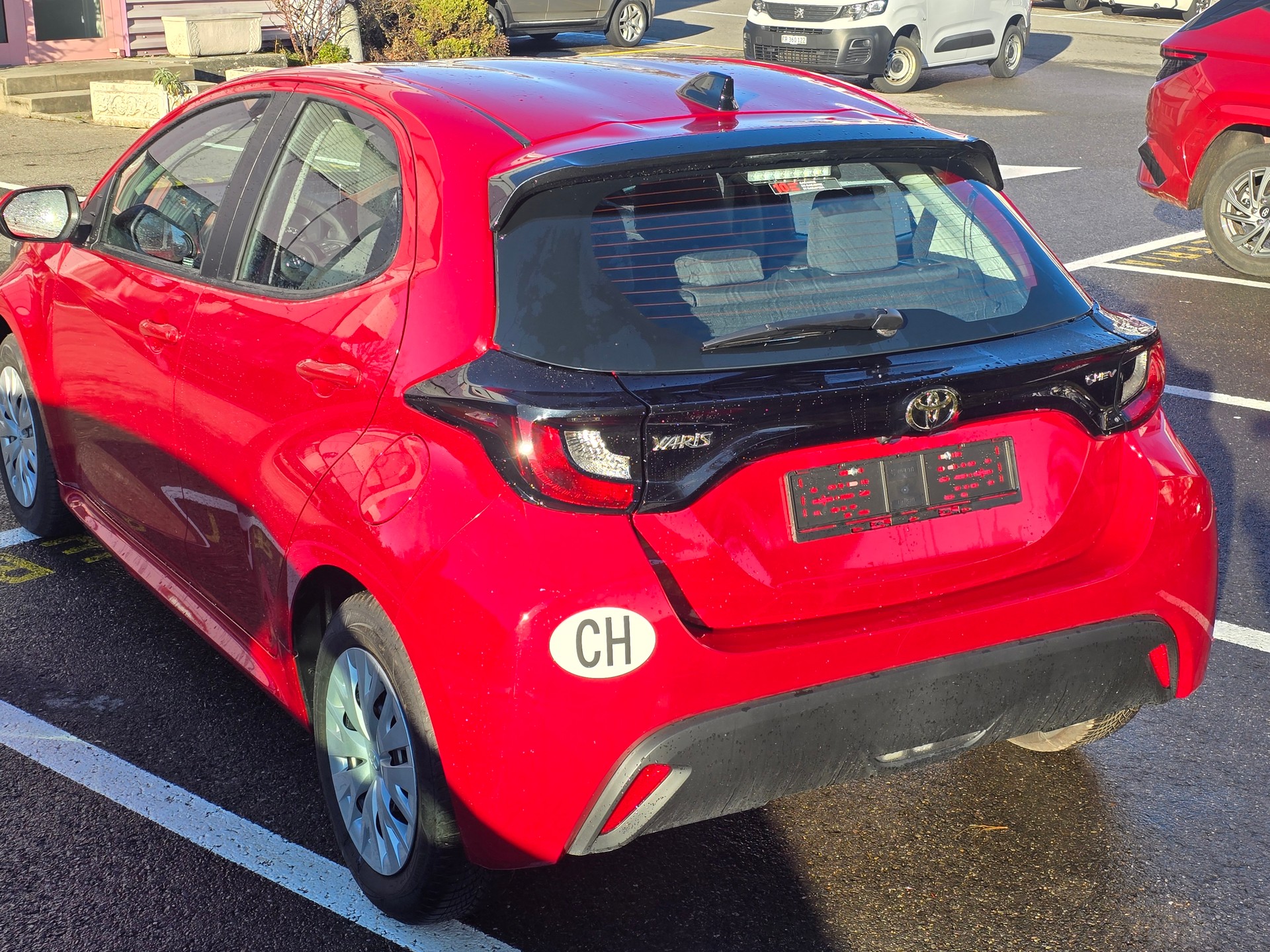 TOYOTA Yaris 1.5 Premium e-CVT-image-5