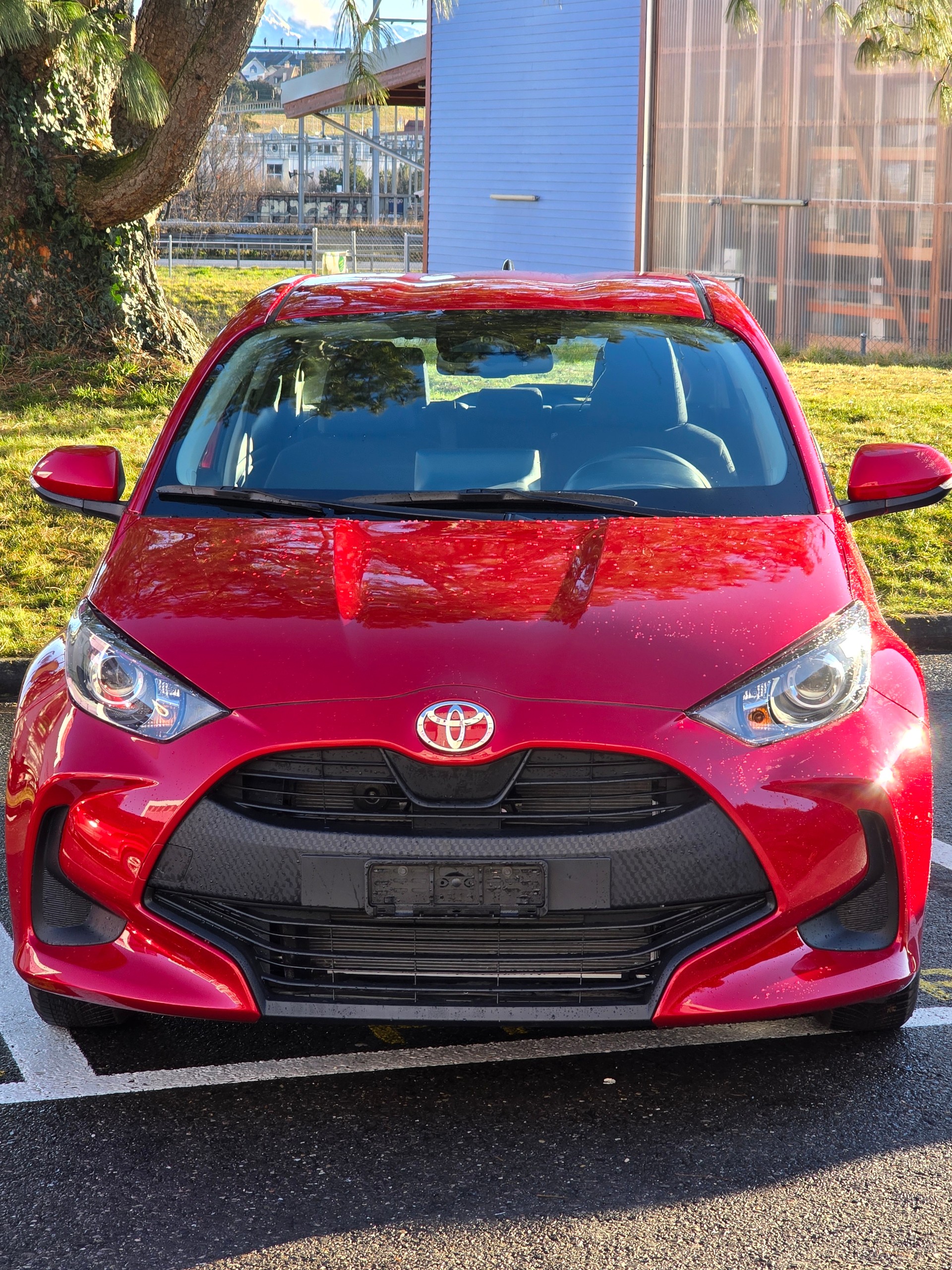 TOYOTA Yaris 1.5 Premium e-CVT-image-1