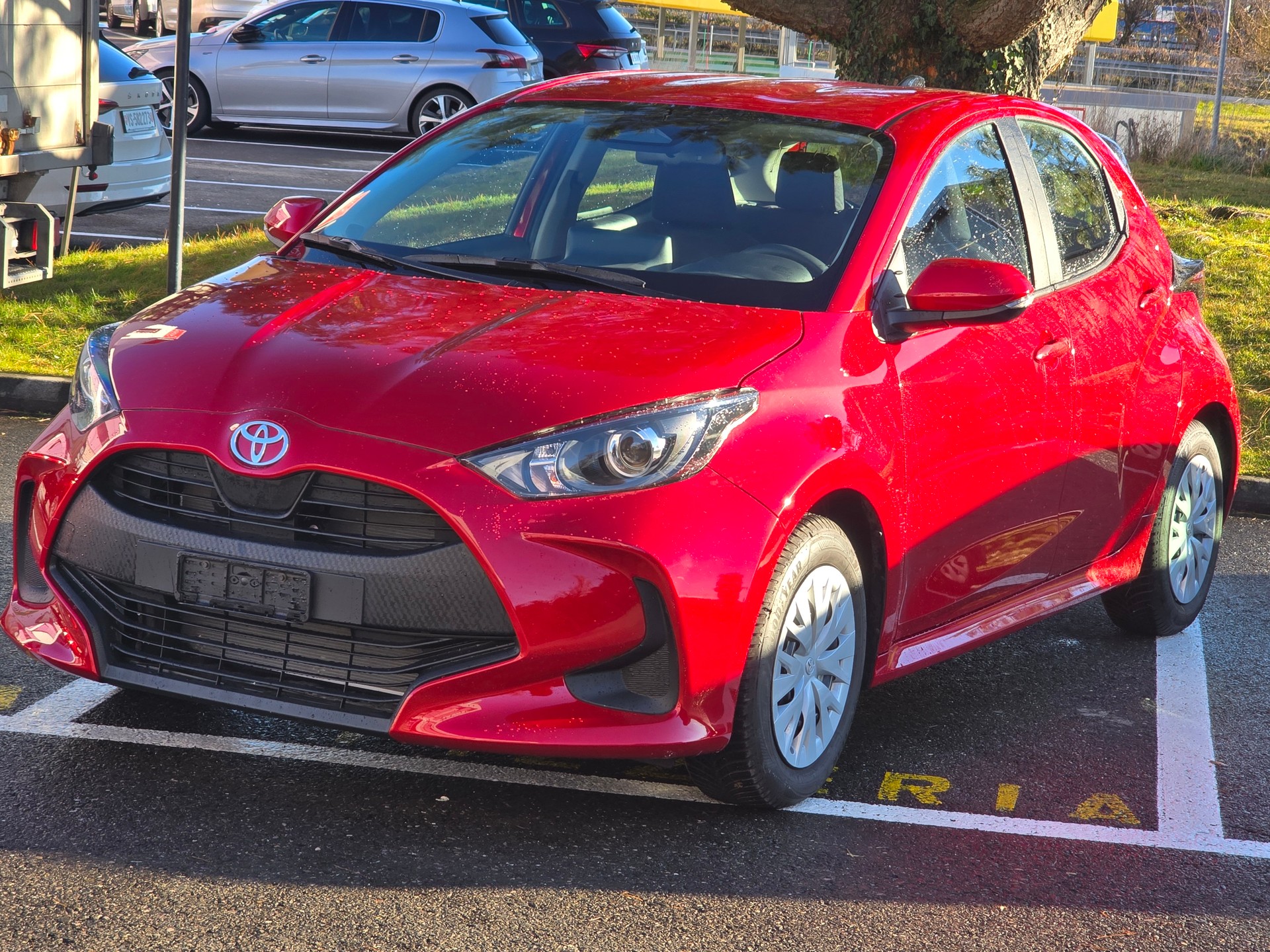 TOYOTA Yaris 1.5 Premium e-CVT-image-0