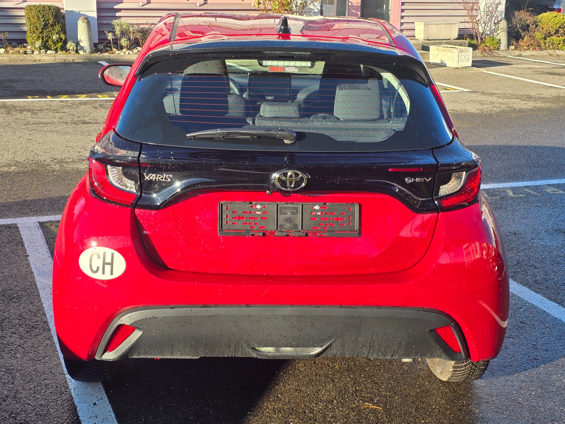 TOYOTA Yaris 1.5 Premium e-CVT-image-4