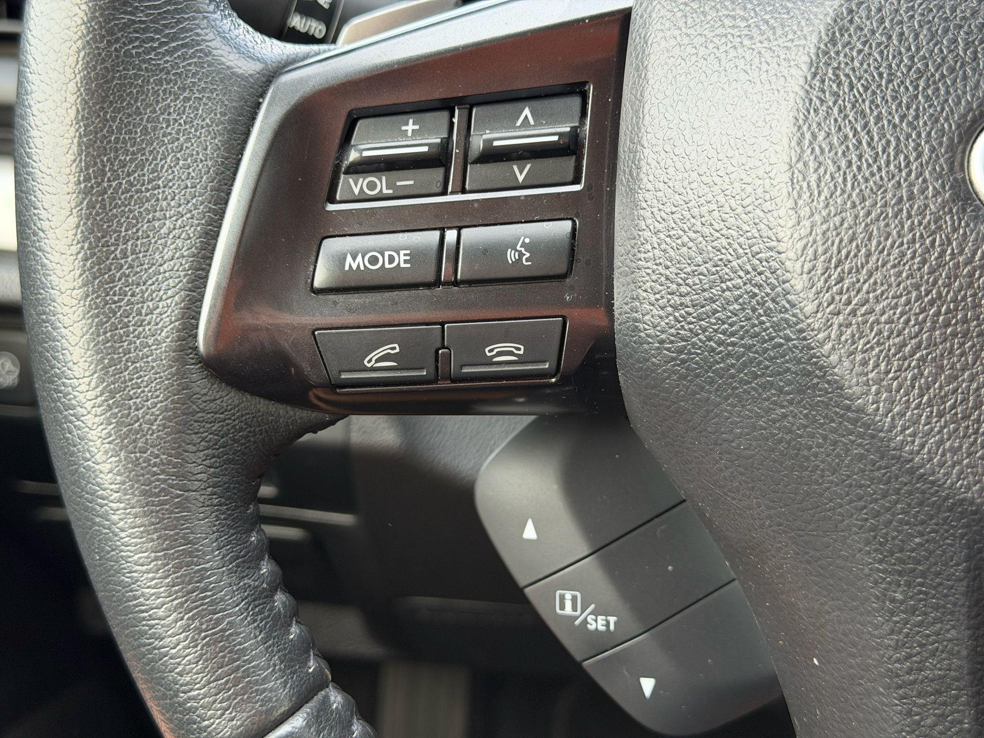 SUBARU XV 2.0i Swiss Two-image-14