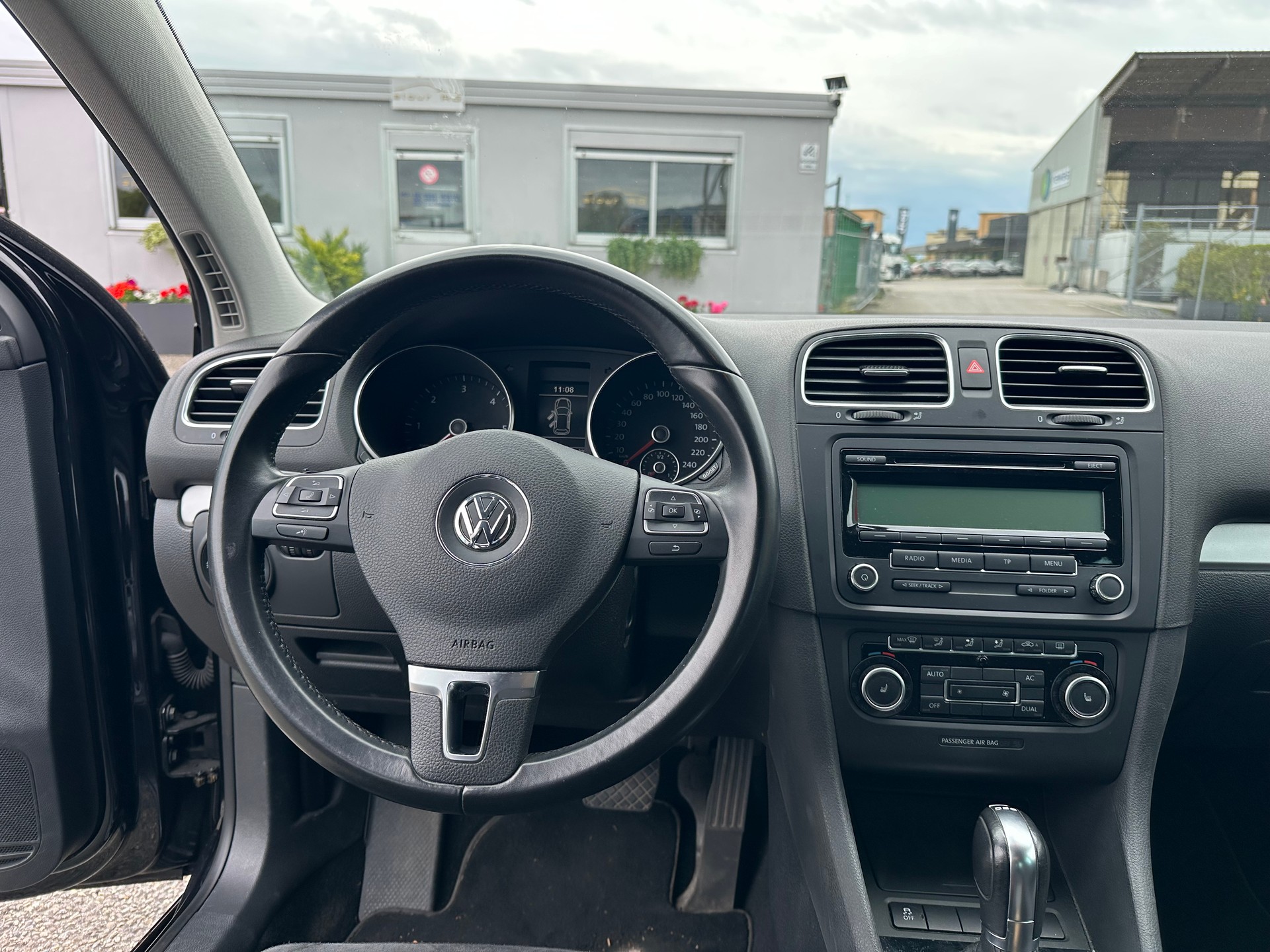 VW Golf 2.0 TDI Highline DSG-image-9