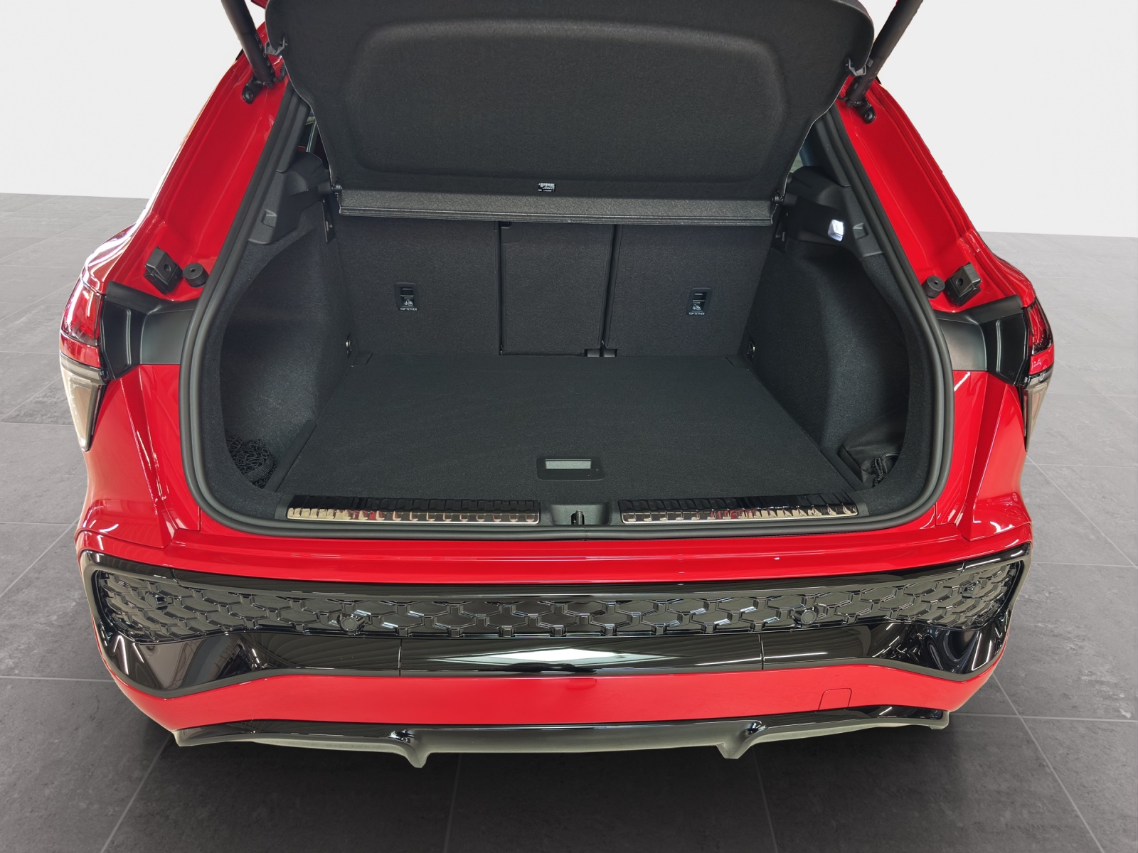 AUDI Q3 SUV TFSI quattro 195 kW S tronic-image-12