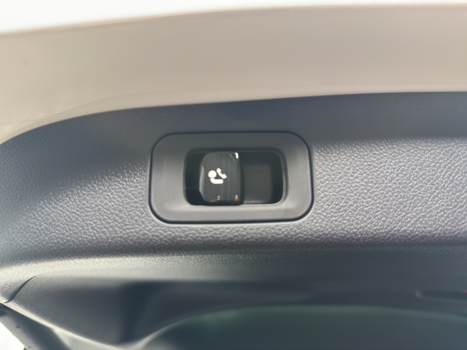 MERCEDES-BENZ GLB 220 4Matic-image-12
