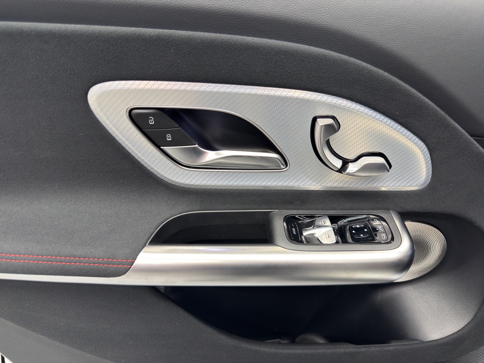 MERCEDES-BENZ GLB 220 4Matic-image-14