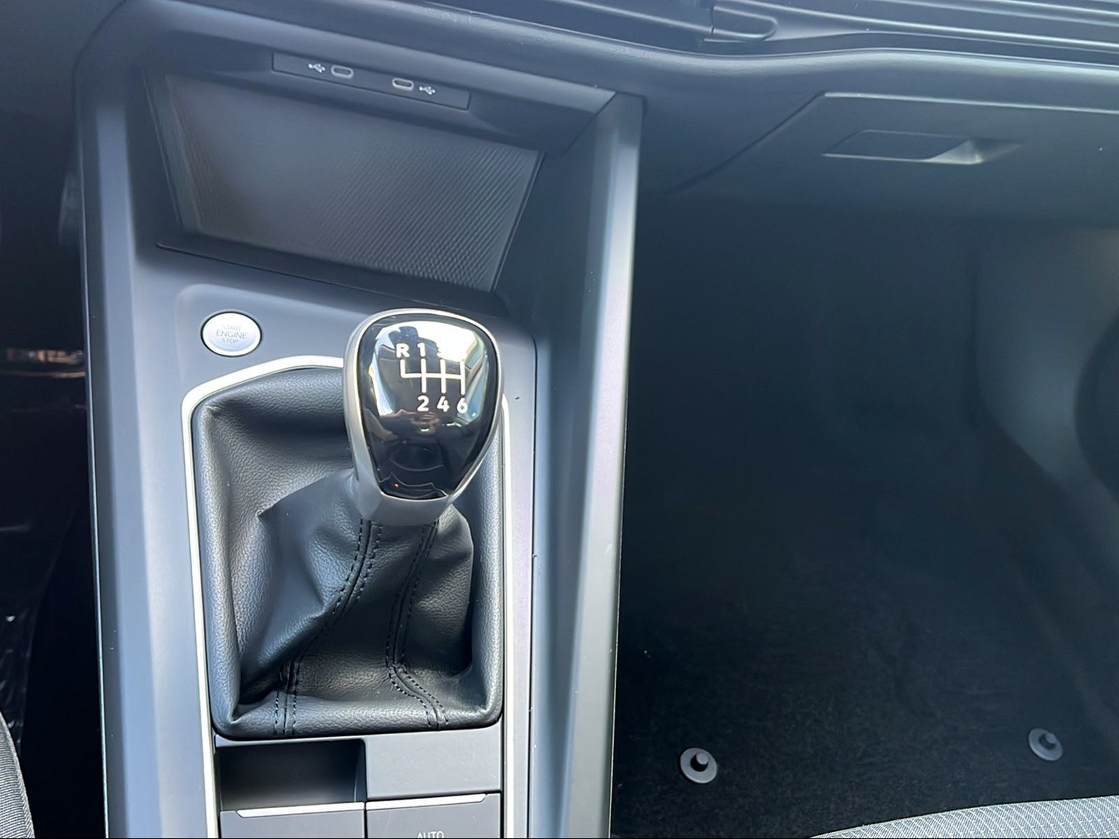 VW Golf 1.5 TSI Basis-image-11