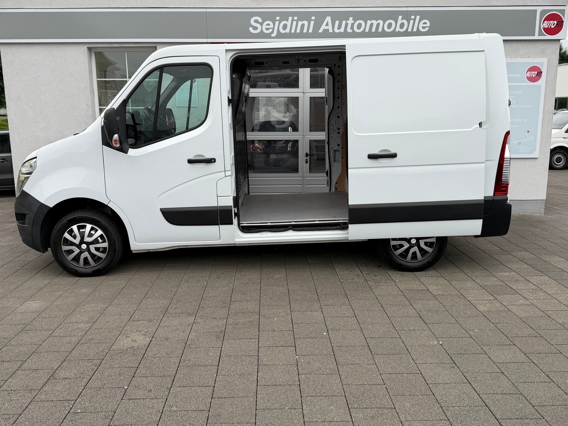 NISSAN NV400 F33.13 L1H1 FWD Pro-image-1