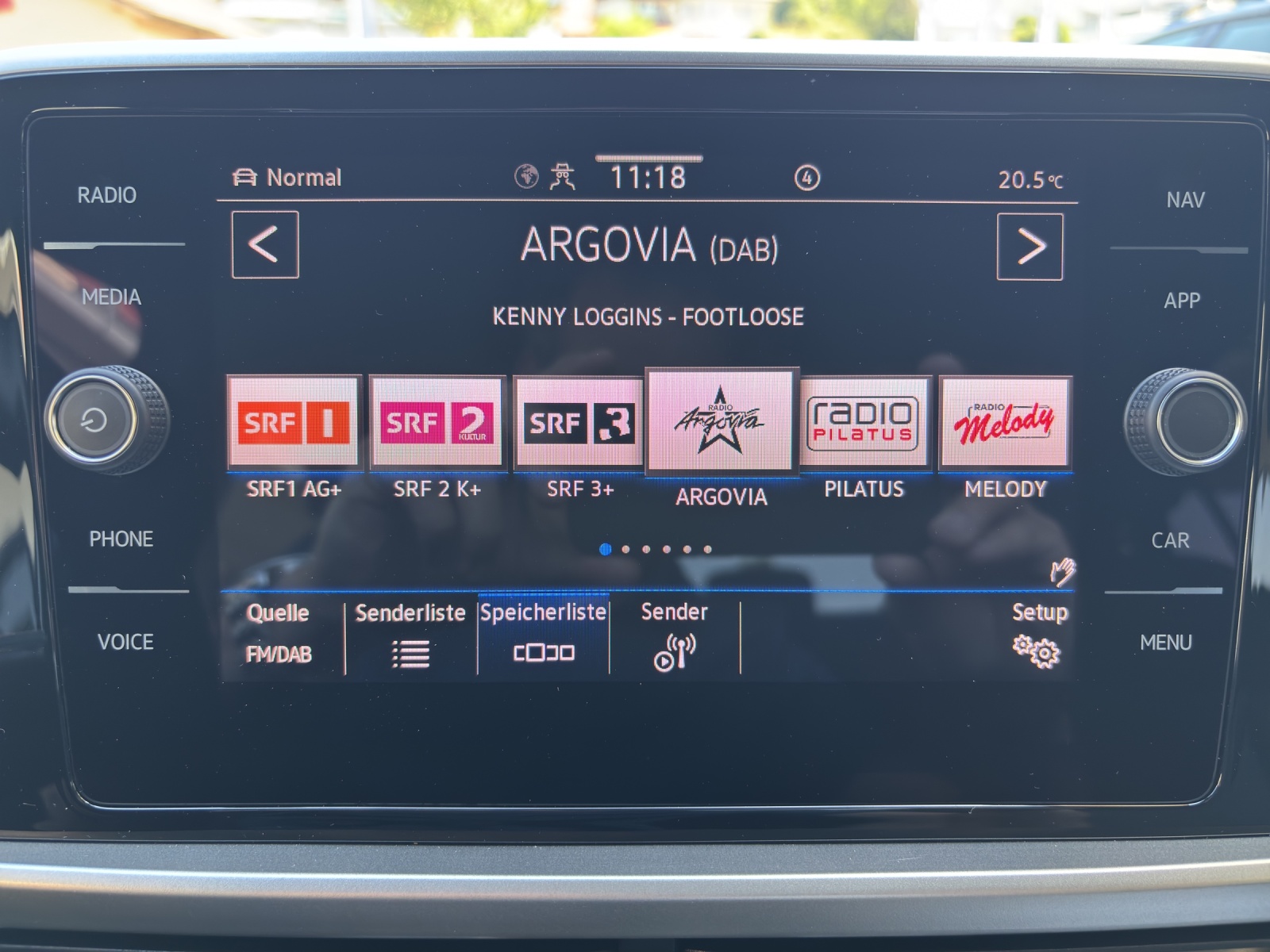 VW New T-Roc 1.5 TSI EVO Life DSG mit AHK & Rückfahrkamera-image-17
