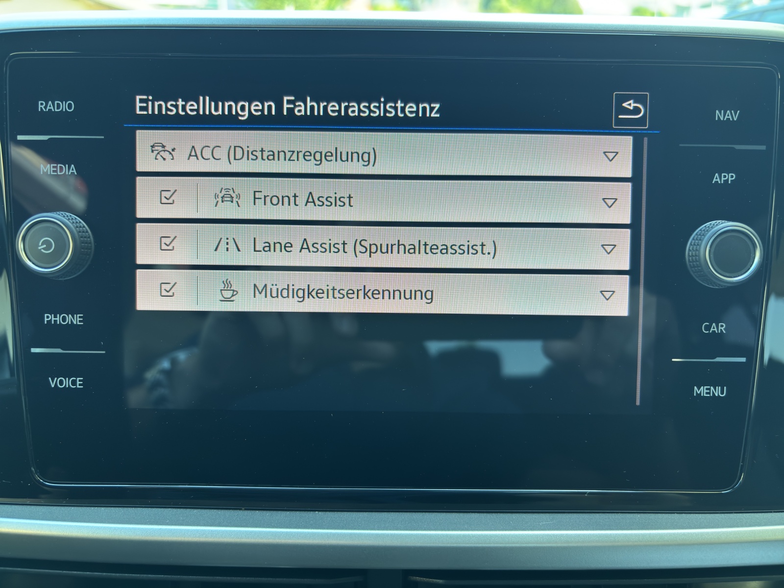 VW New T-Roc 1.5 TSI EVO Life DSG mit AHK & Rückfahrkamera-image-21