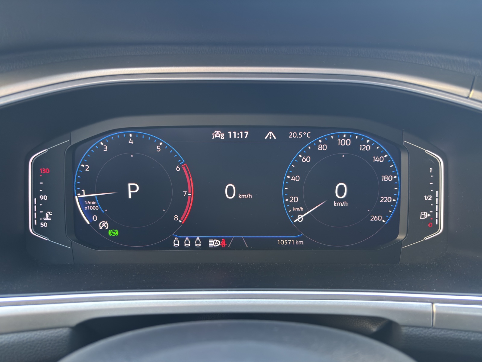 VW New T-Roc 1.5 TSI EVO Life DSG mit AHK & Rückfahrkamera-image-14