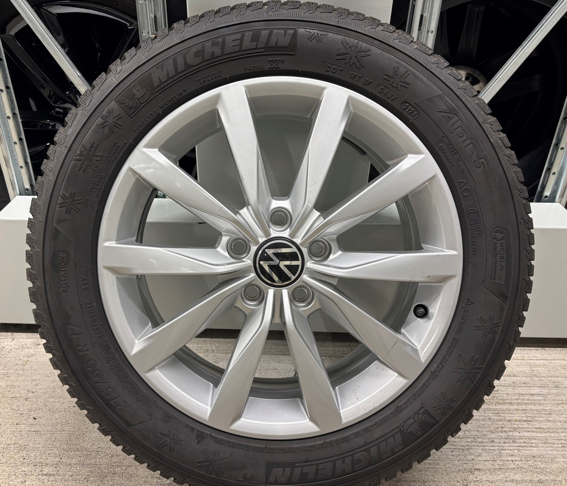 VW New T-Roc 1.5 TSI EVO Life DSG mit AHK, Rückfahrkamera & Winterräder-image-27