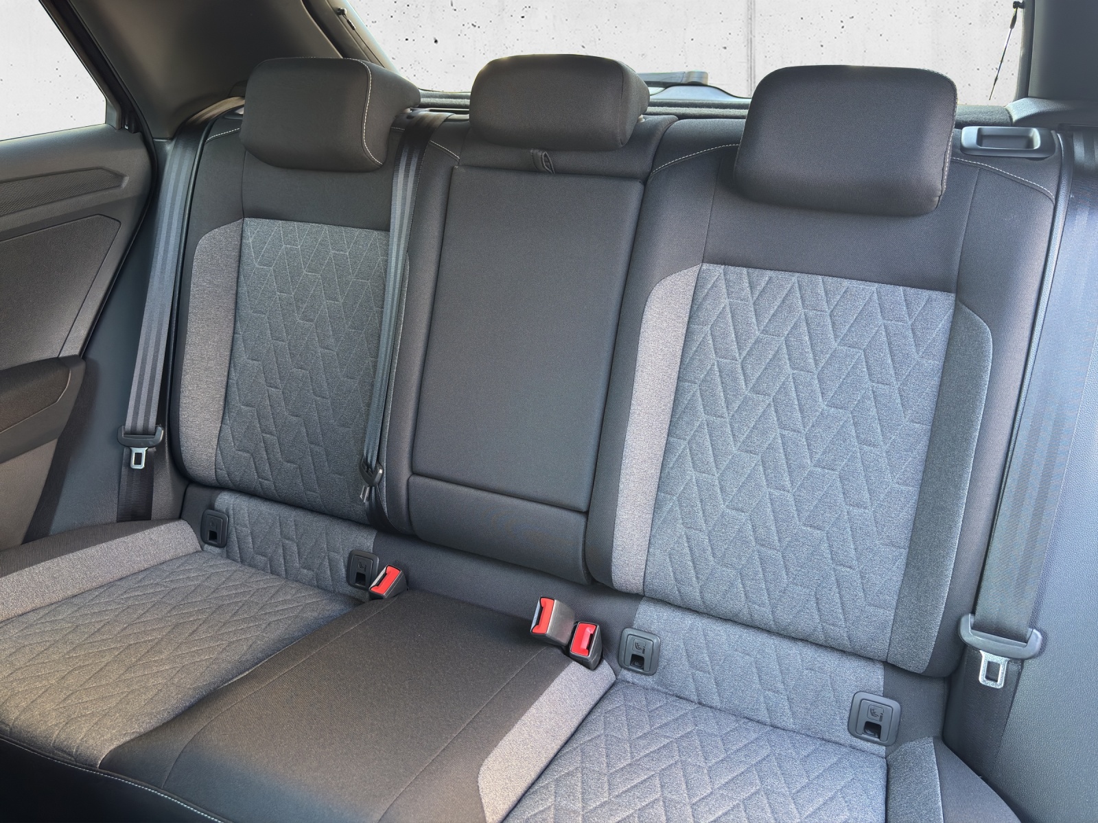 VW New T-Roc 1.5 TSI EVO Life DSG mit AHK & Rückfahrkamera-image-25
