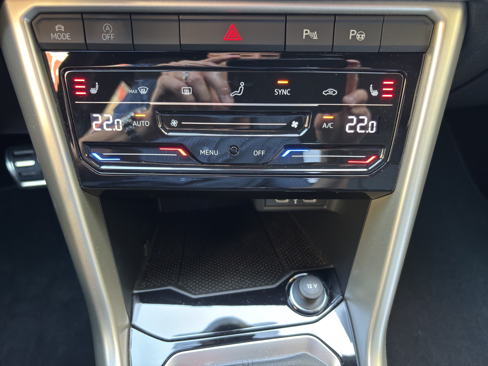 VW New T-Roc 1.5 TSI EVO Life DSG mit AHK & Rückfahrkamera-image-16