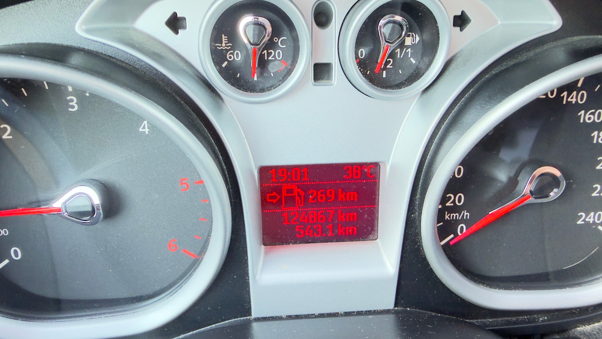 FORD Kuga 2.0 TDCi Titanium 4WD-image-13