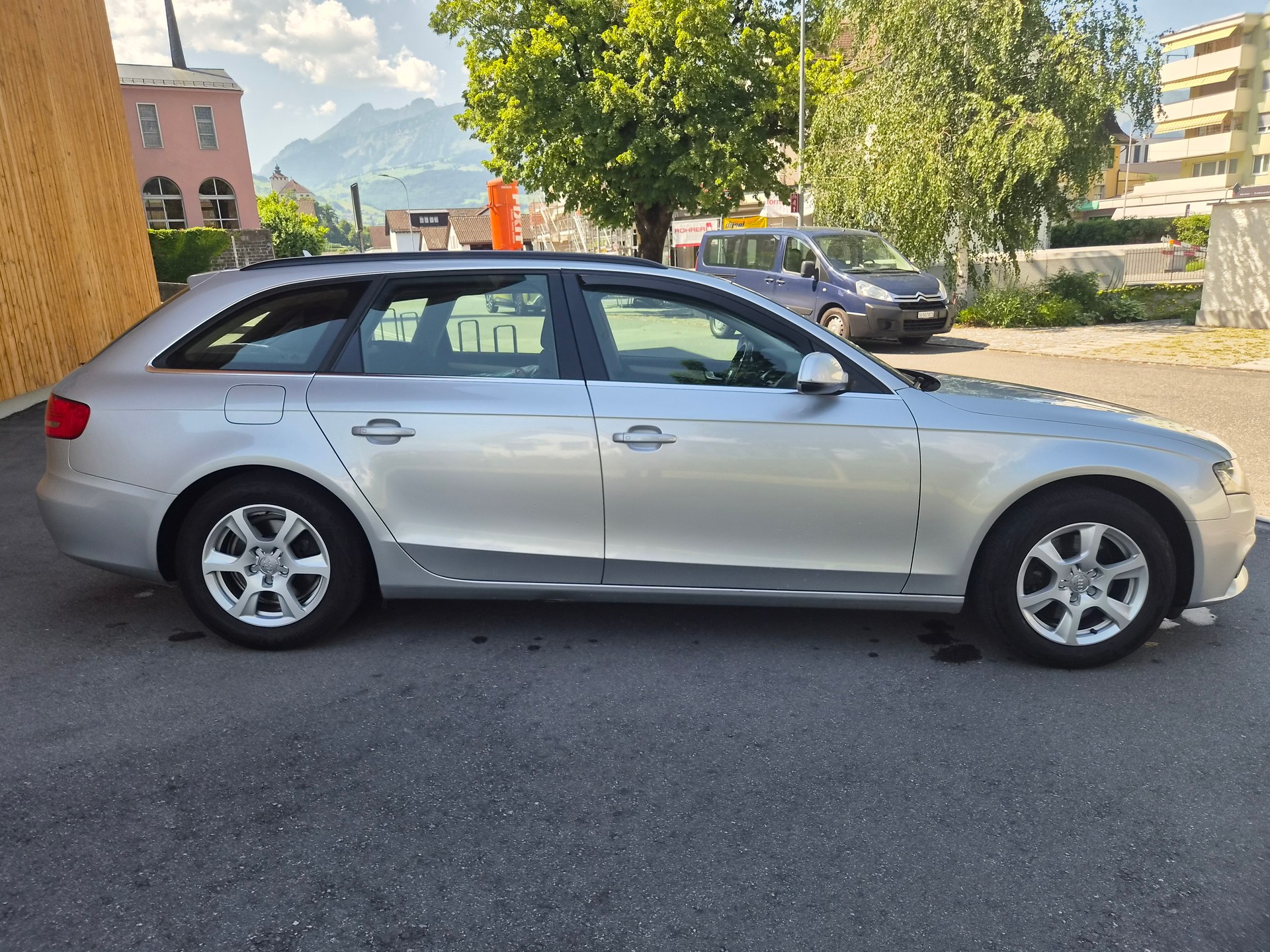 AUDI A4 Avant 1.8 TFSI multitronic-image-4