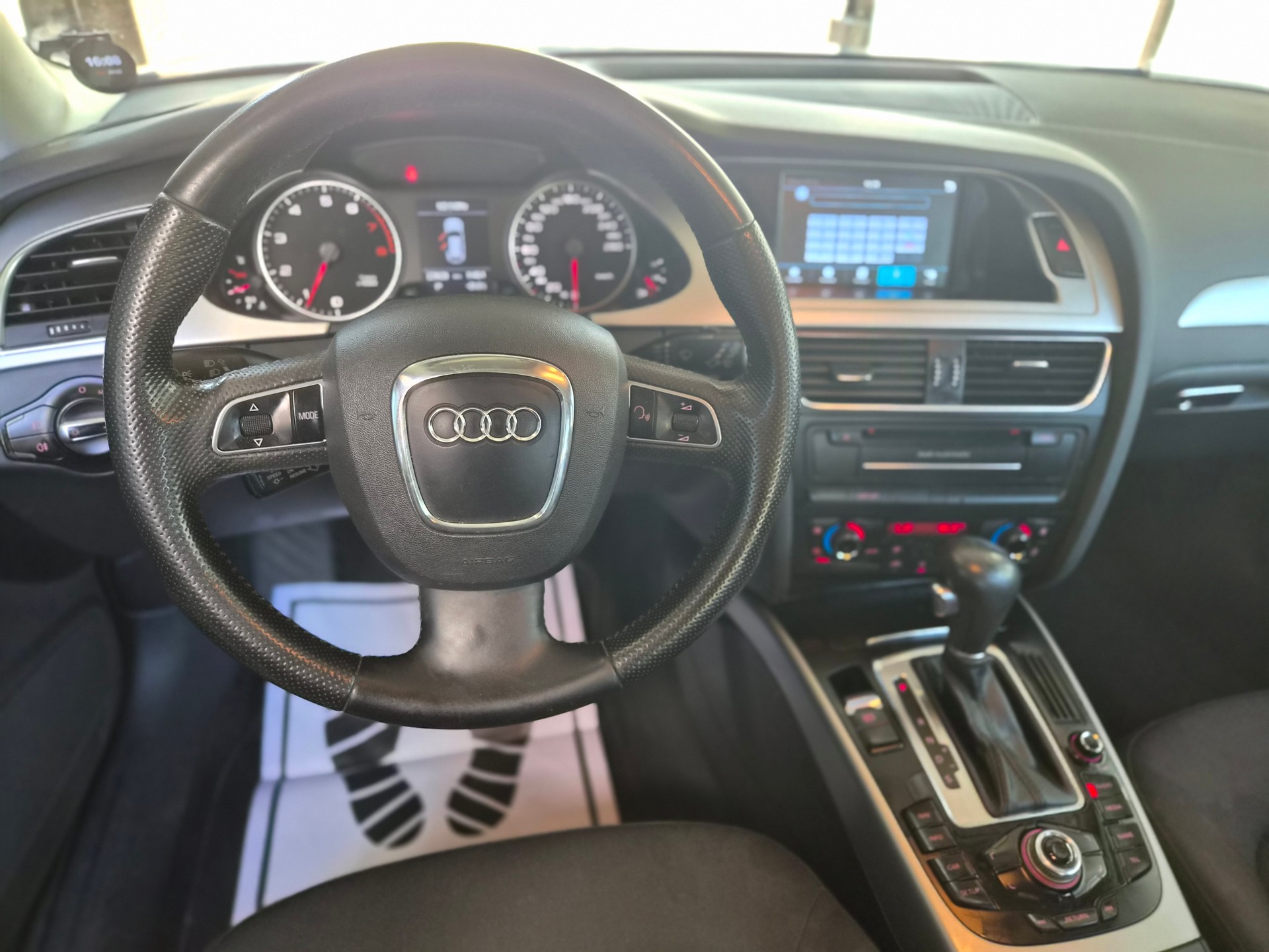 AUDI A4 Avant 1.8 TFSI multitronic-image-10
