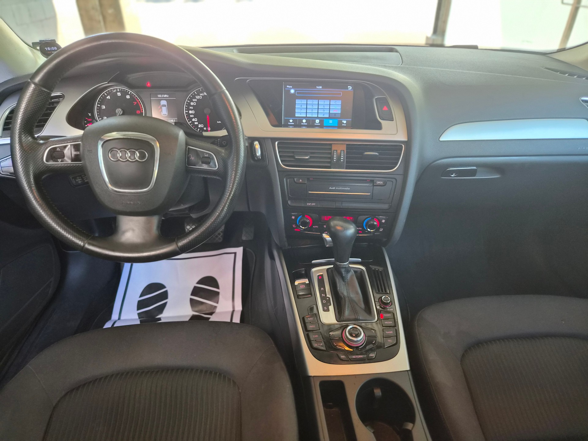 AUDI A4 Avant 1.8 TFSI multitronic-image-11