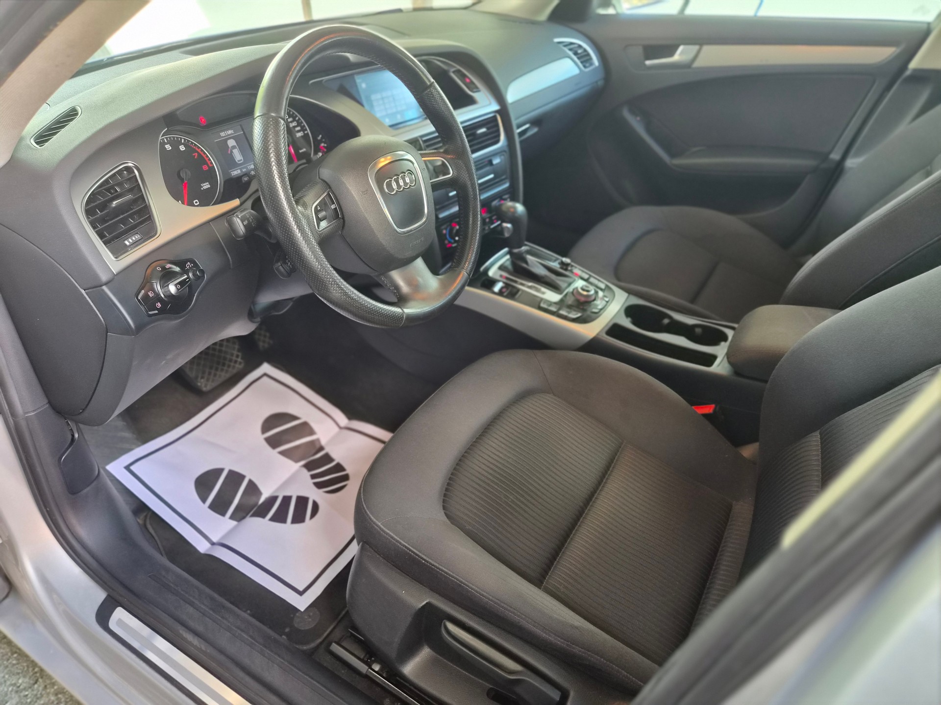 AUDI A4 Avant 1.8 TFSI multitronic-image-12