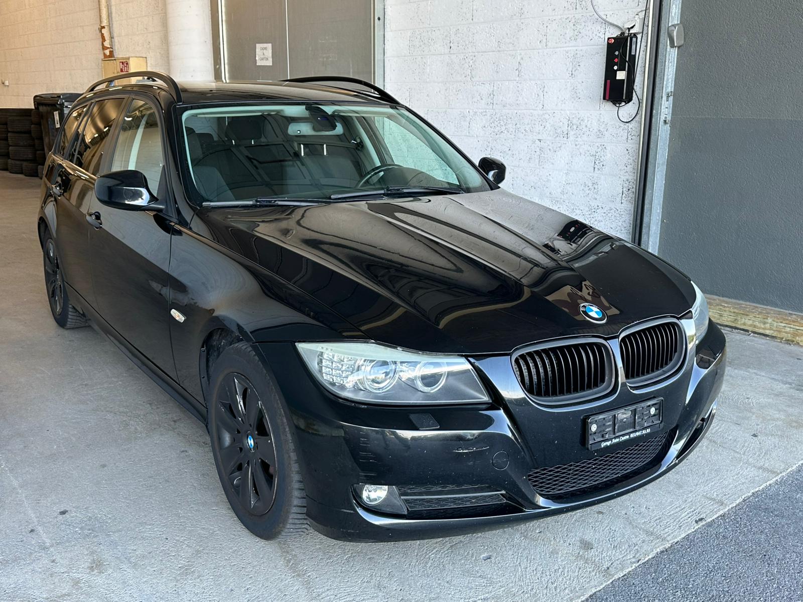 BMW 318i Touring-image-1